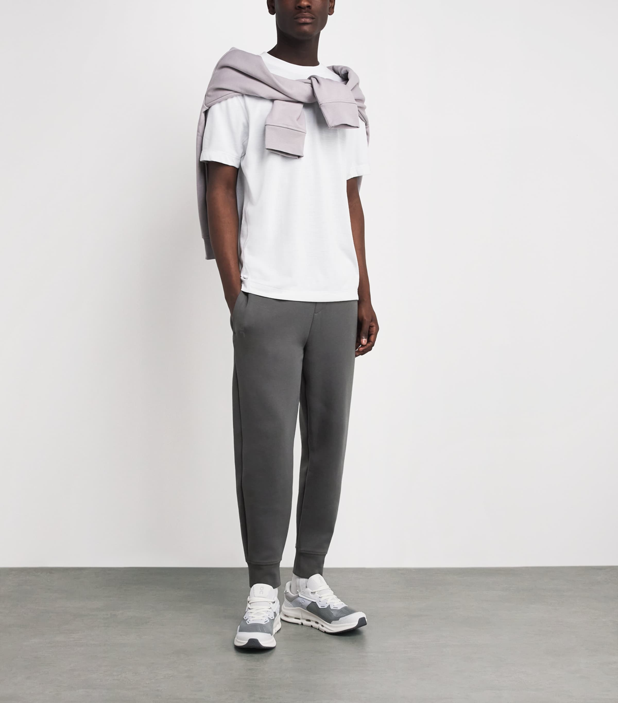 On Mens Cotton-Blend Focus Tech Sweatpants Shadow Image 2