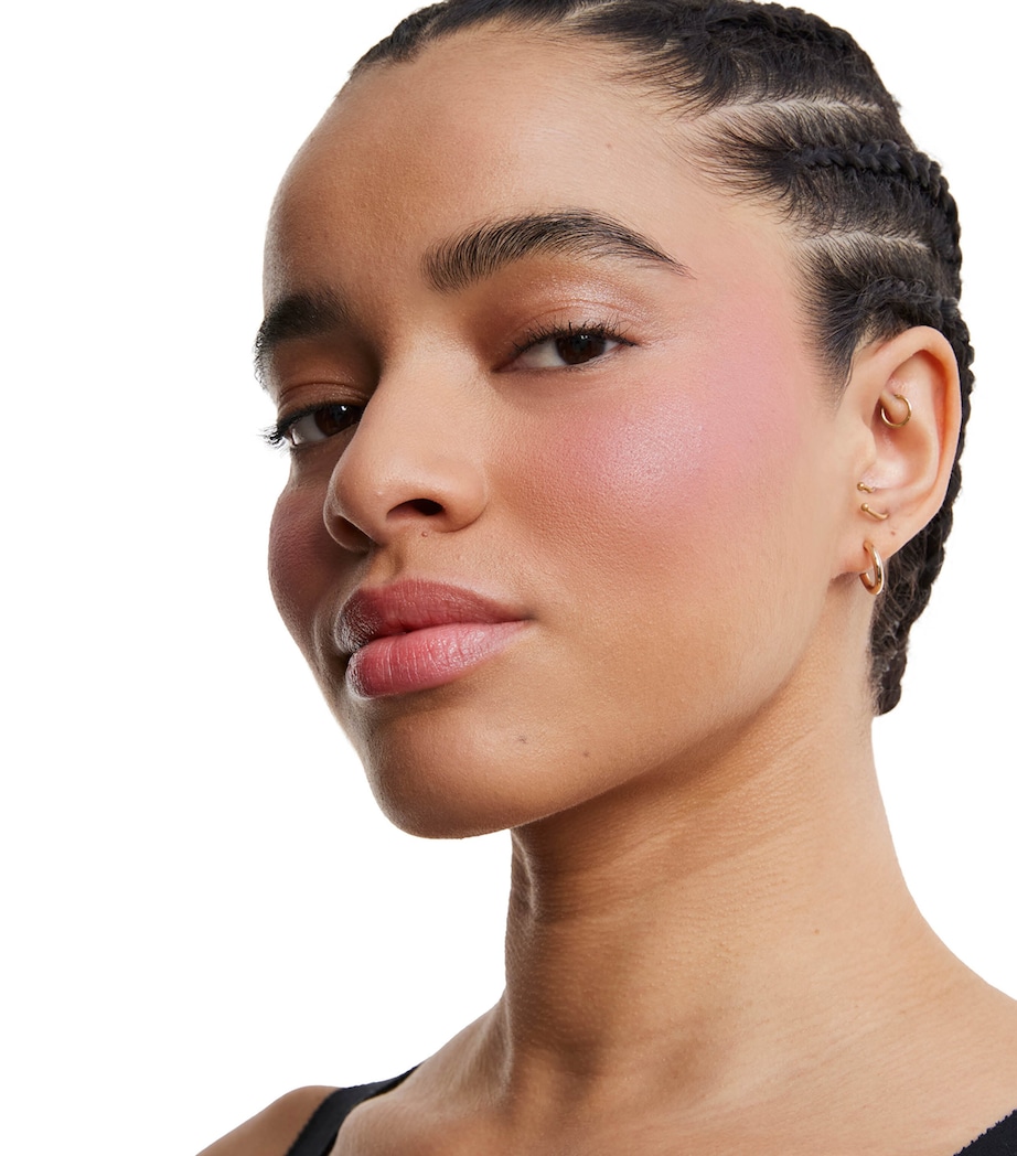 Make Me Blush Bold Blurring Blush NUDE LAVALLIÈRE Image 3