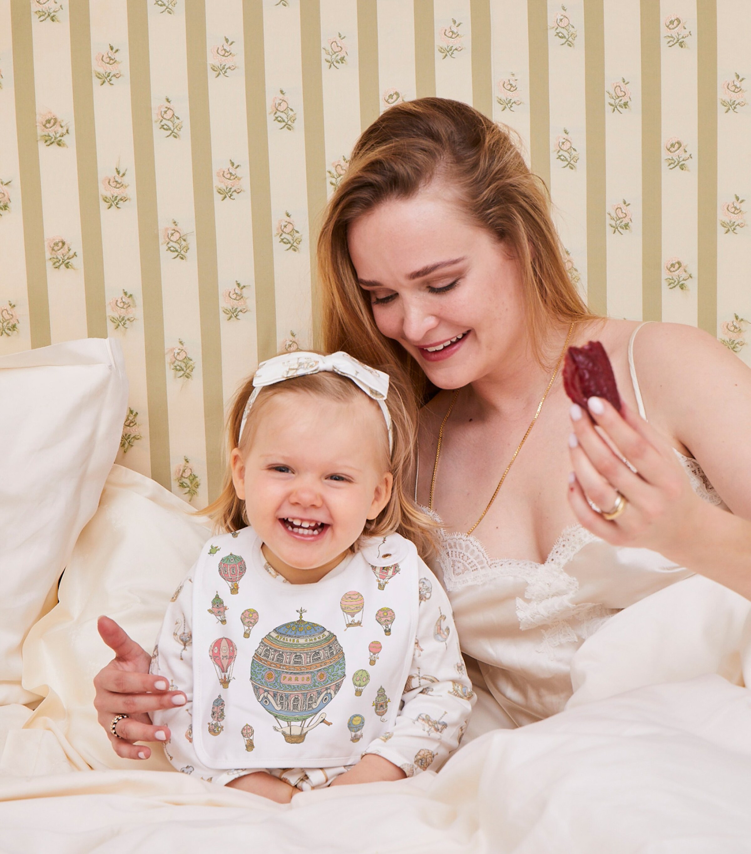 Atelier Choux Hot Air Balloon Blanket and Bib Set Image 7