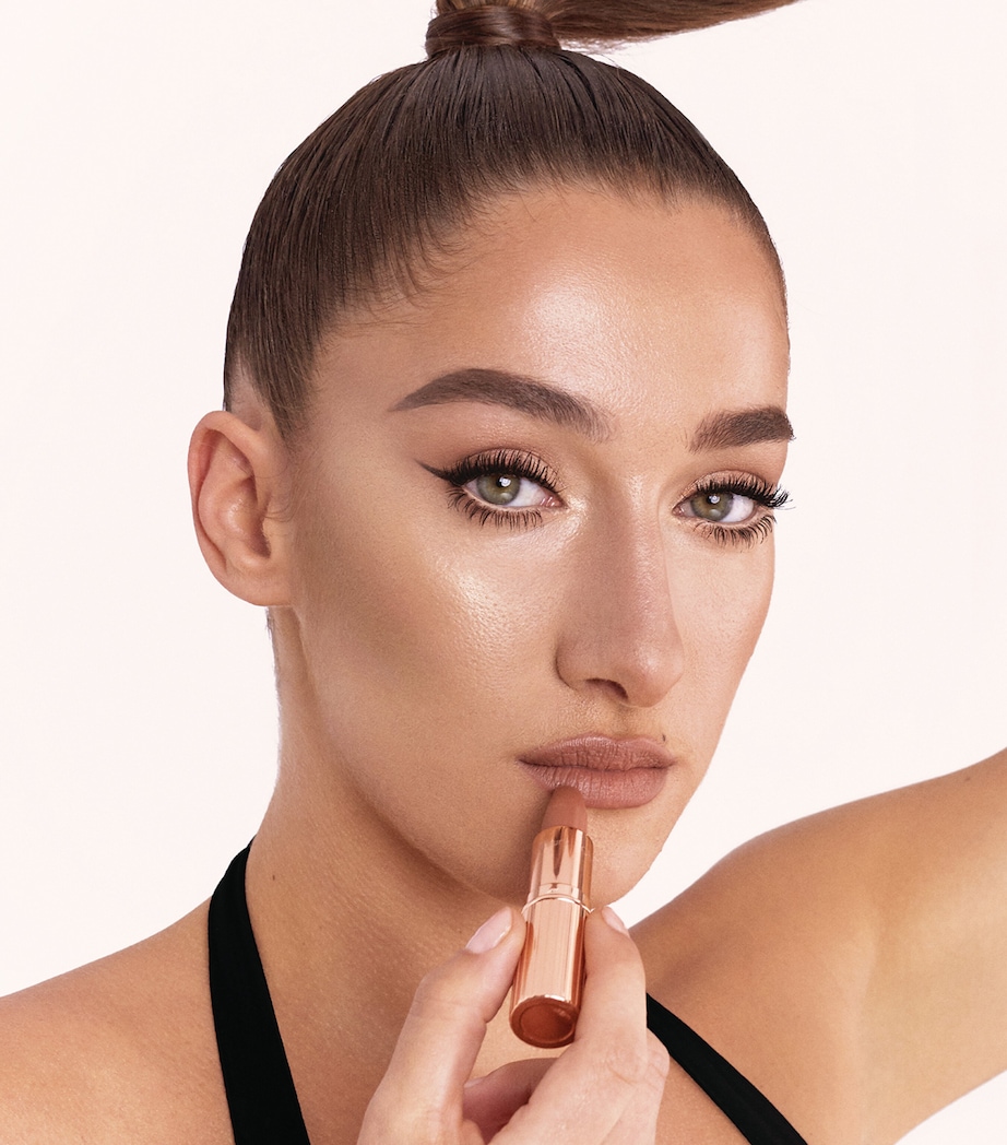 Matte Revolution Lipstick CATWALKING Image 4
