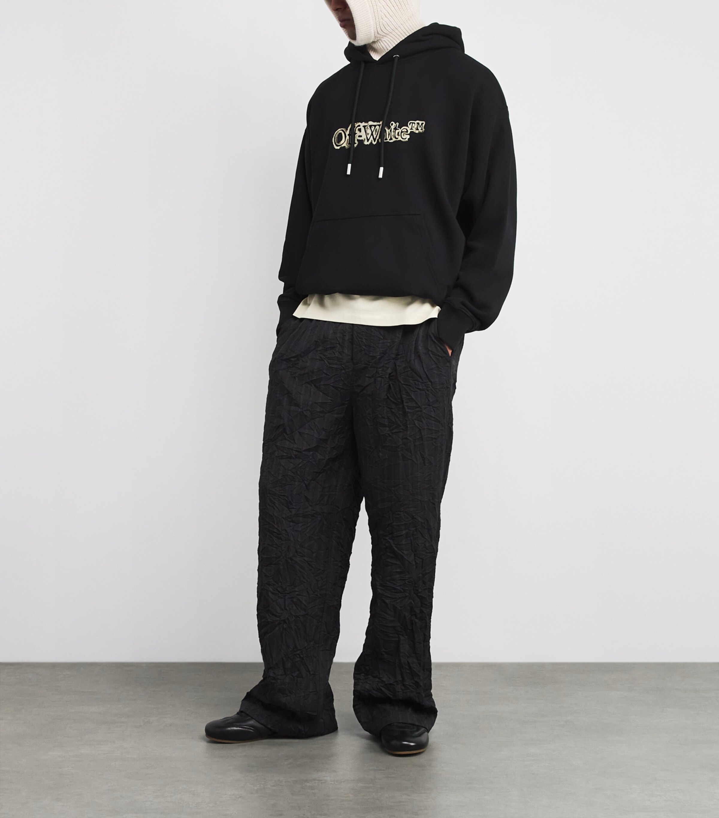 Off-White Mens Cotton Cloudy Arrow Skate Logo Hoodie Black Image 2