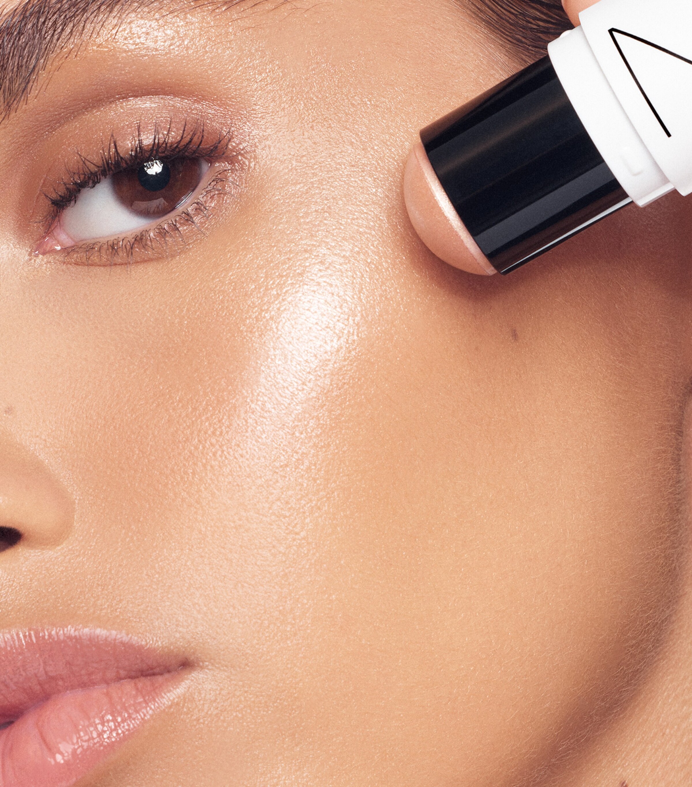 NARS Light Reflecting Luminizing Stick Electra Image 7