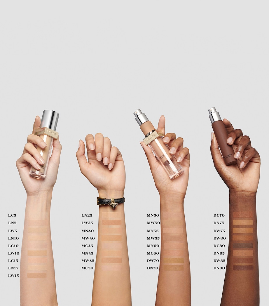 Reveal Skin Optimising Foundation MN50 Image 3