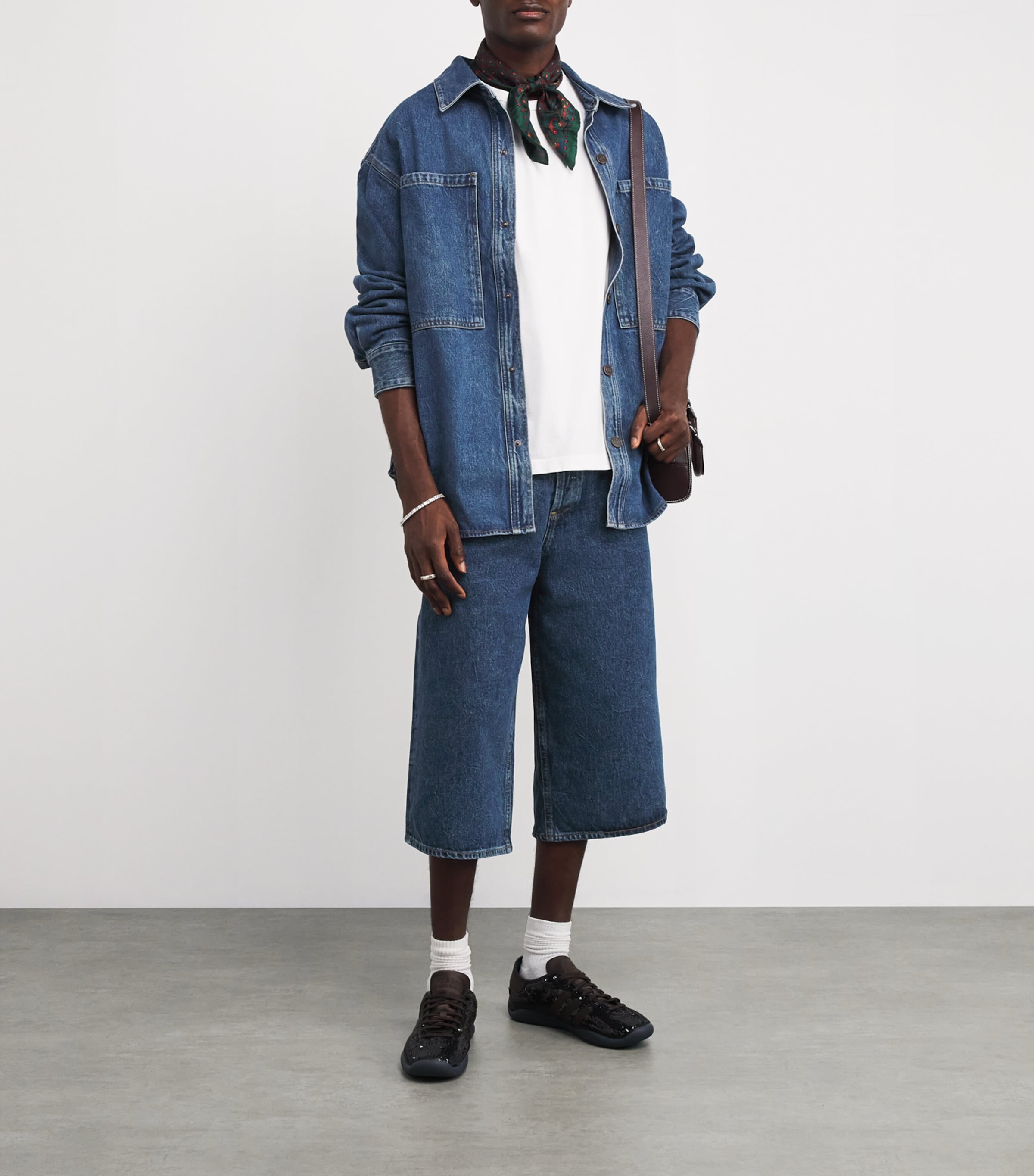 AGOLDE Mens Beesley Denim Shorts Creased Dk Indigo Image 2