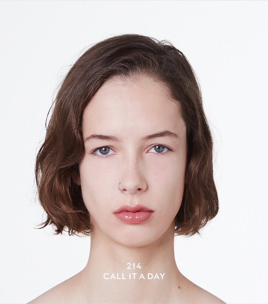 Gucci’s Rouge de Beauté Brillant Glow & Care Lip Colour 214 Image 5