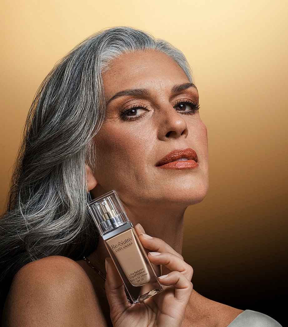 Re-Nutriv Ultra Radiance Liquid Foundation SPF 20 2C2 PALE ALMOND Image 4