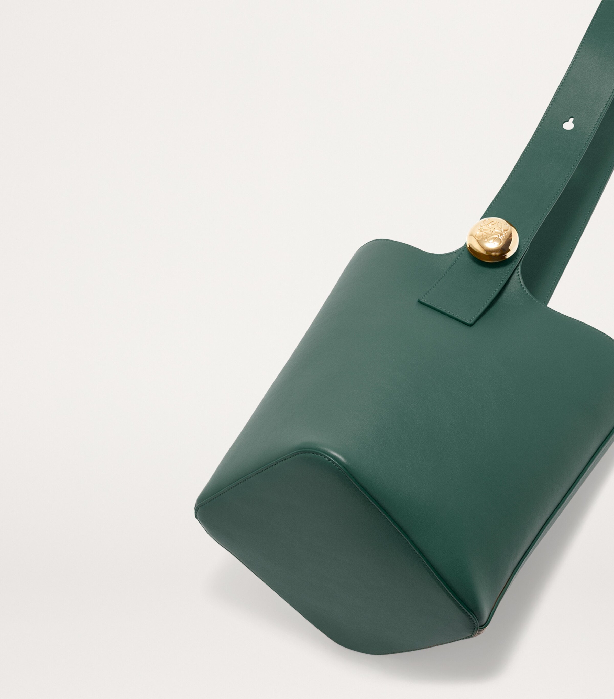 LOEWE Medium Leather Pebble Bucket Bag Vetiver Image 7