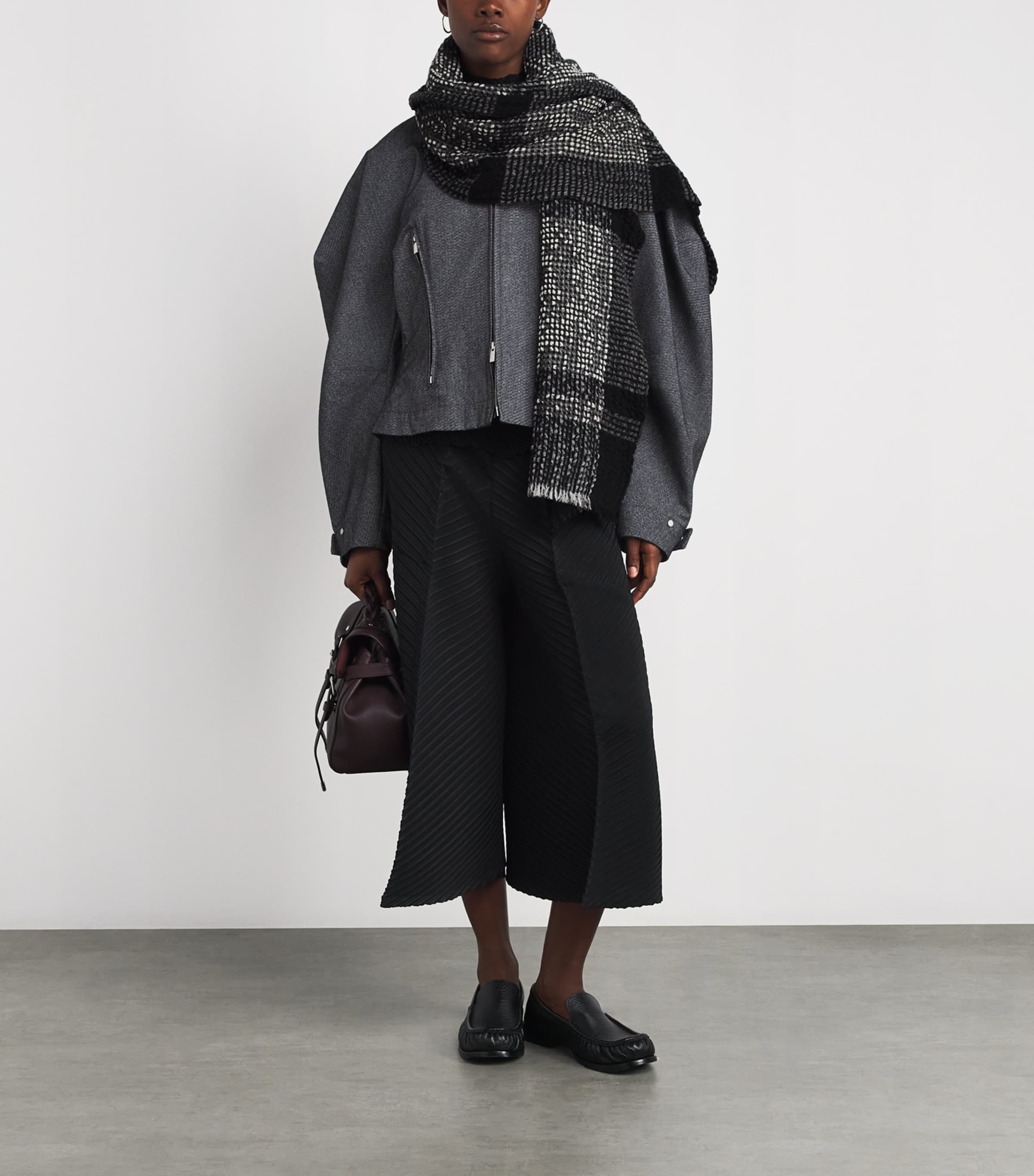Issey Miyake Wool-Cashmere Bumpy Wool Scarf Black Hued Image 3