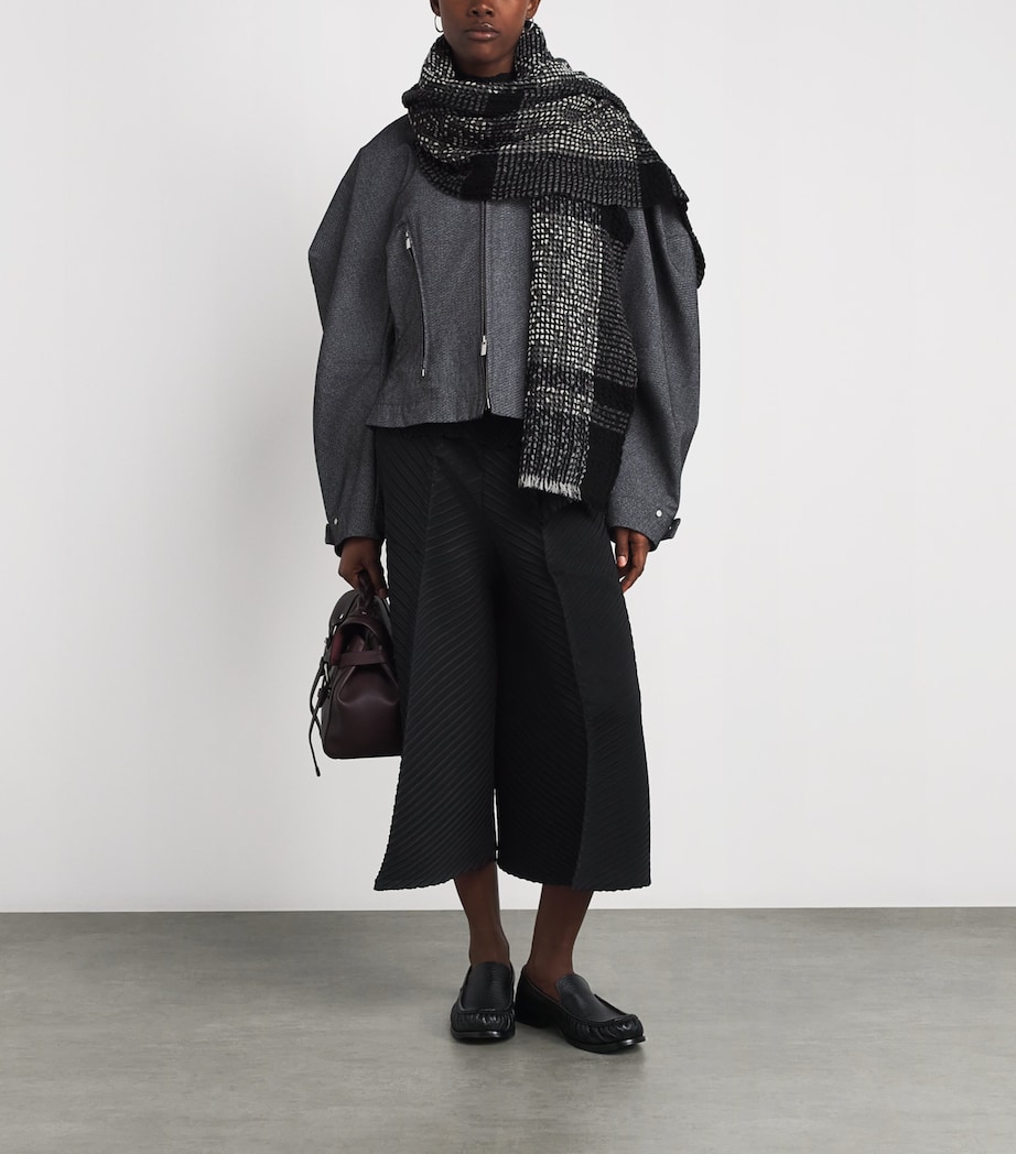 Issey Miyake Wool-Cashmere Bumpy Wool Scarf Black Hued Image 3