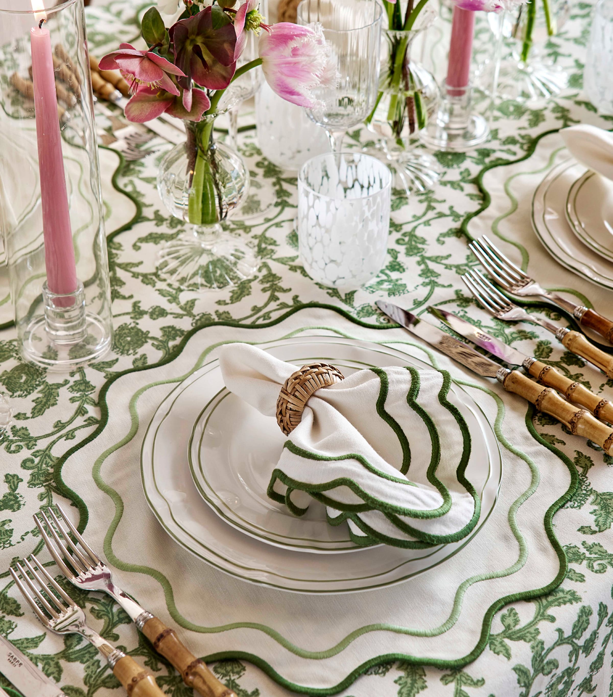 Set of 4 Apple Napkins (50cm x 50cm) WHITE/ GREEN Image 2