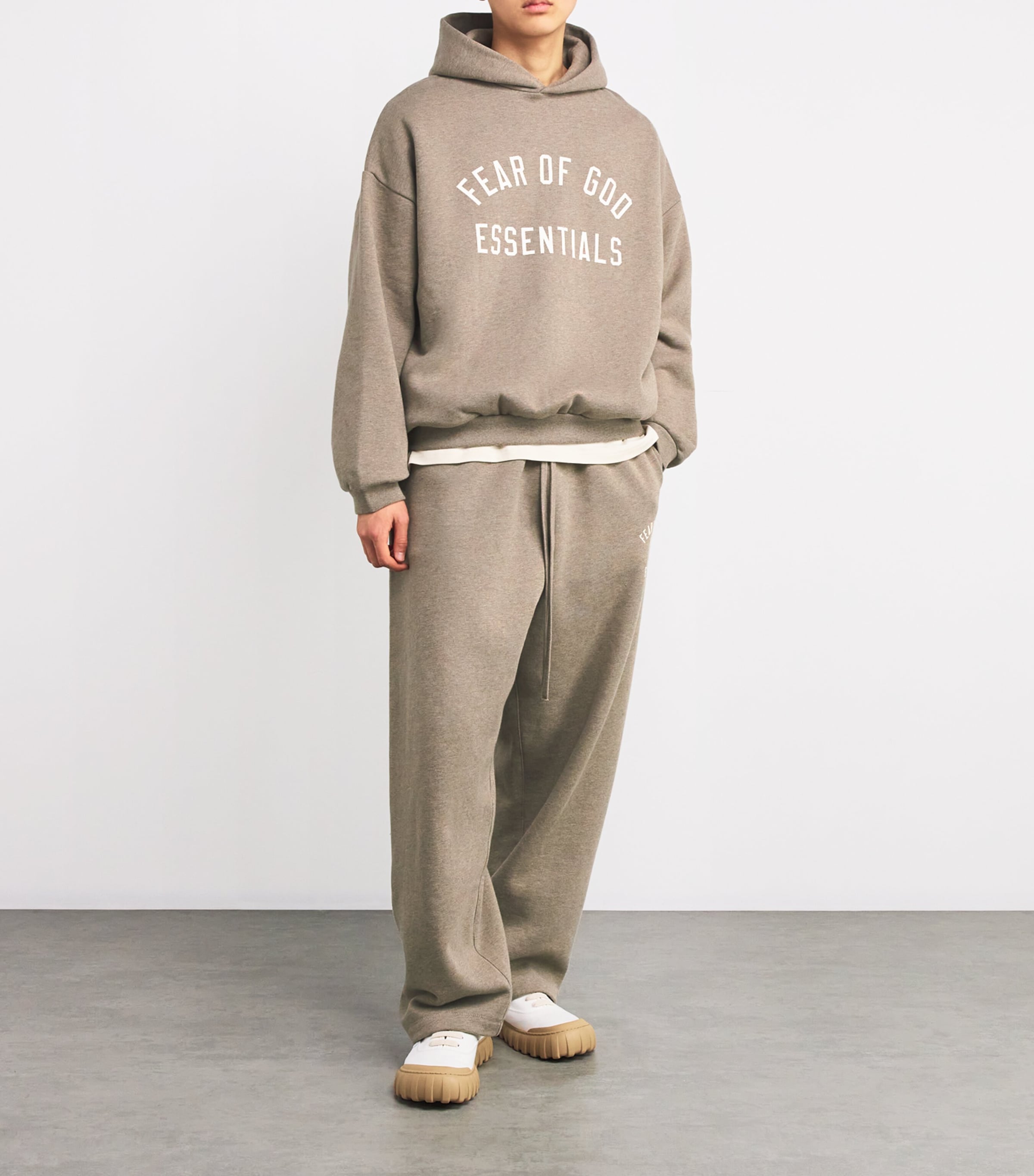 FEAR OF GOD ESSENTIALS Mens University Crest Logo Open-Cuff Sweatpants Heather Gray Image 2