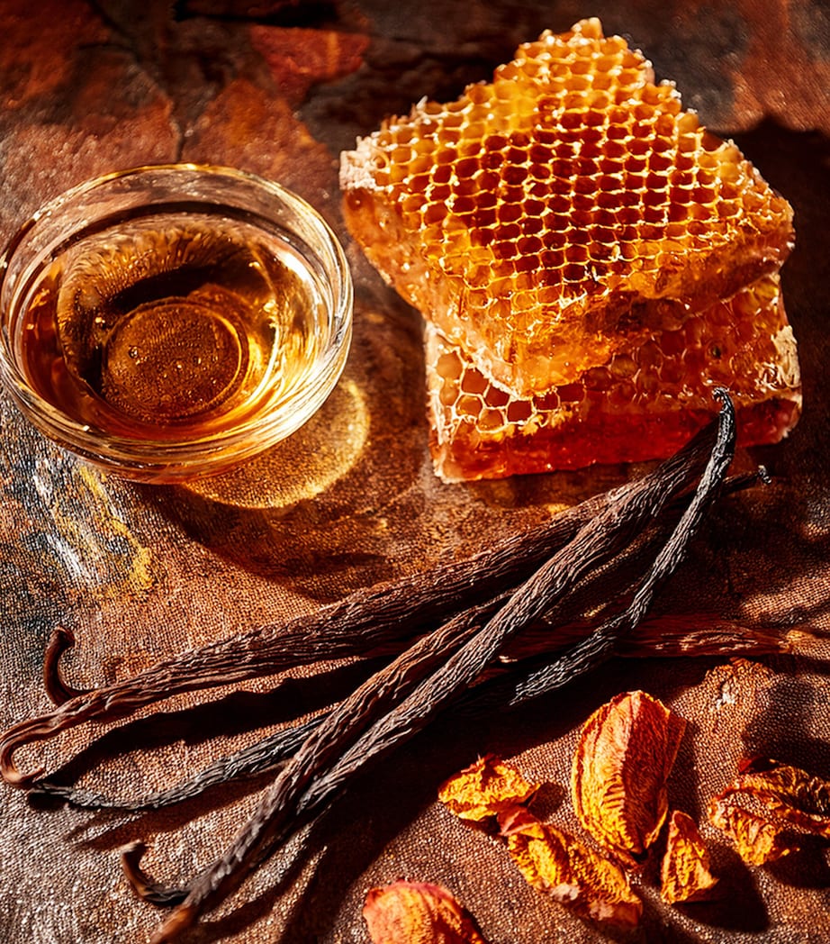 London Scented Candle (1kg) WHITE Image 3