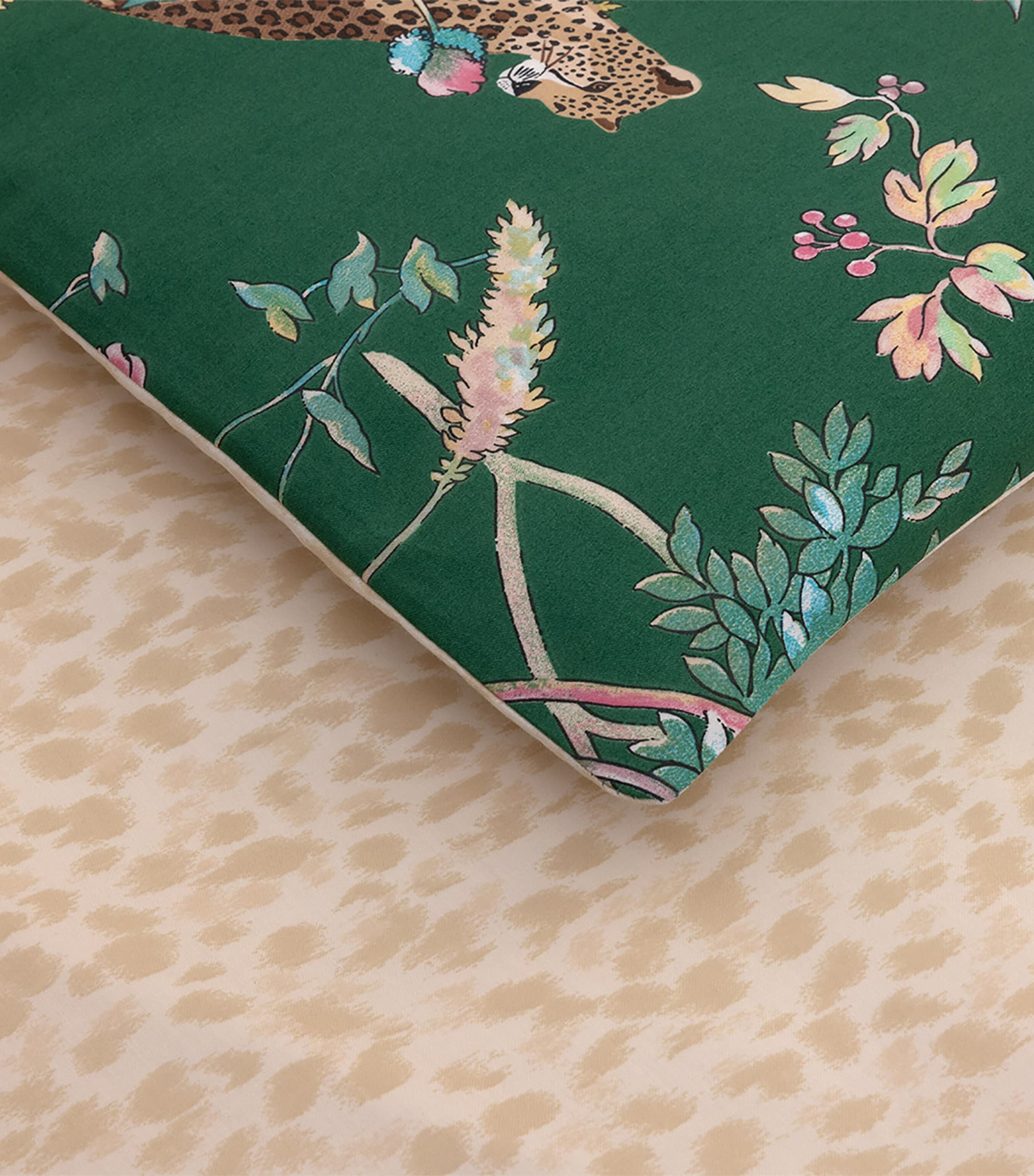 Contes Double Duvet Cover (200cm x 200cm) MULTICOLOURED Image 3