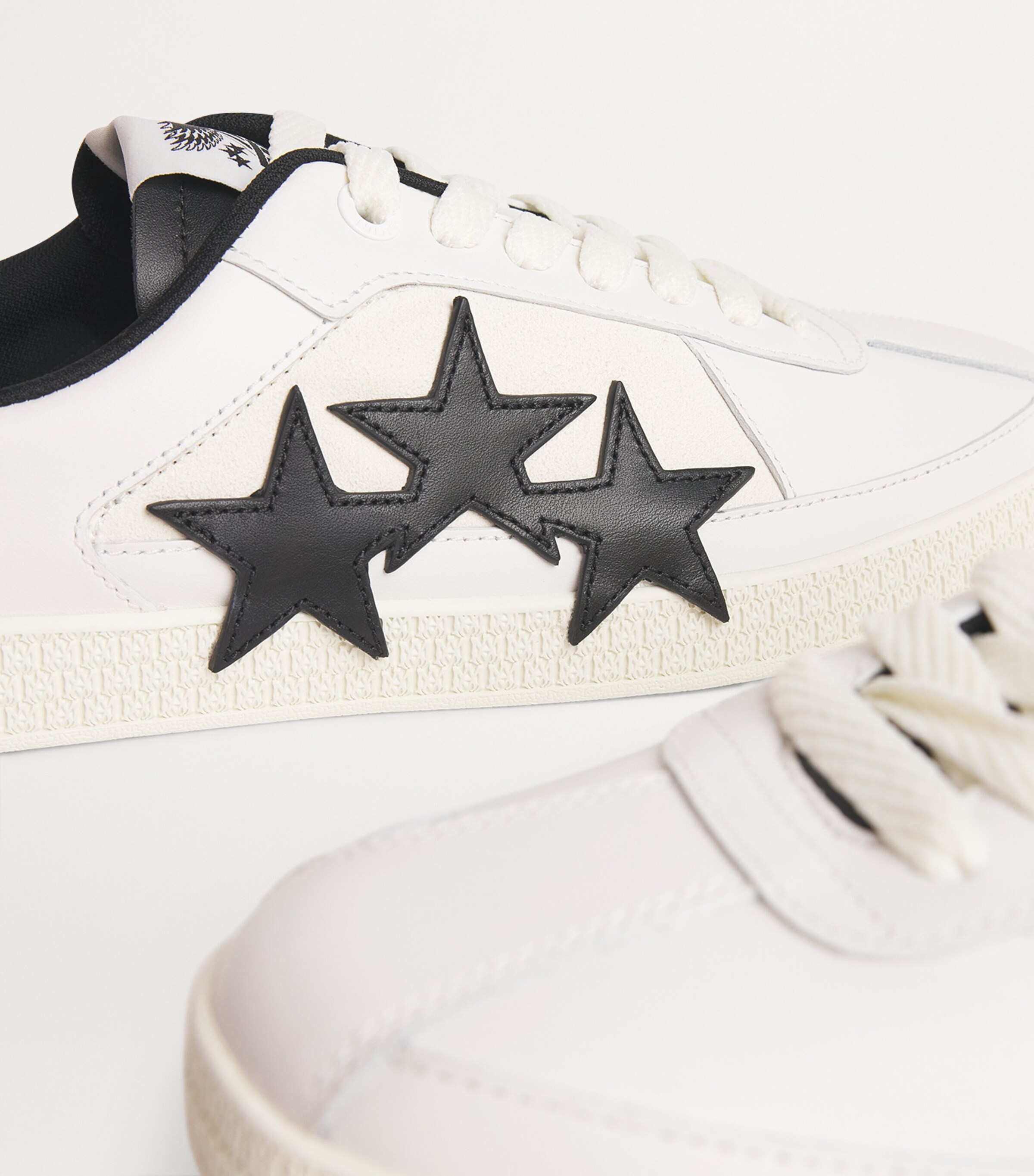 AMIRI アミリPacific Star ロートップスニーカー MEN'S アミリ“スター＆ボーンズ”モチーフのユニセックスシューズ