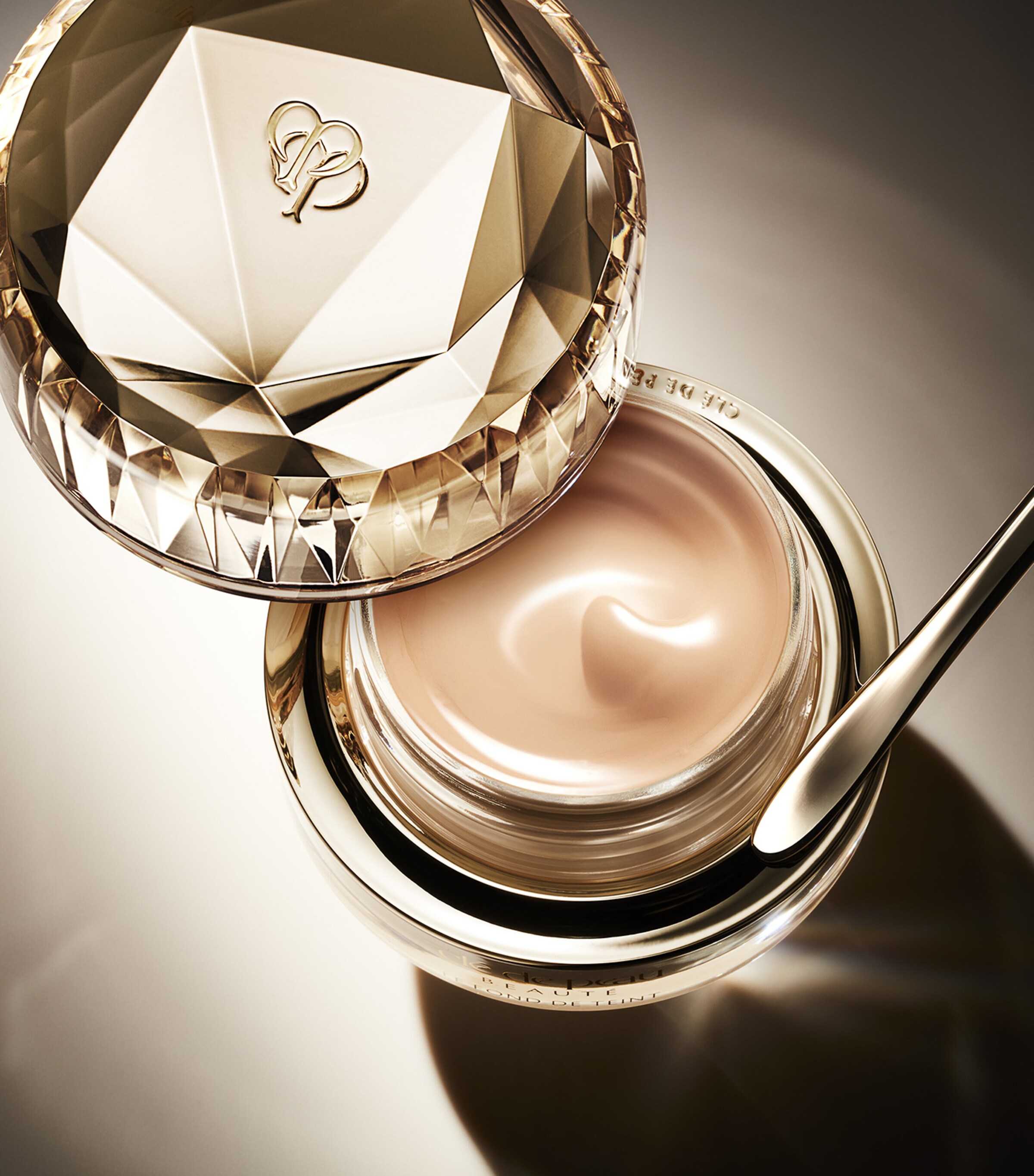 Fond De Teint Cle De Peau The Foundation SPF25 - Teinte B00 Very Light Beige - 28ml