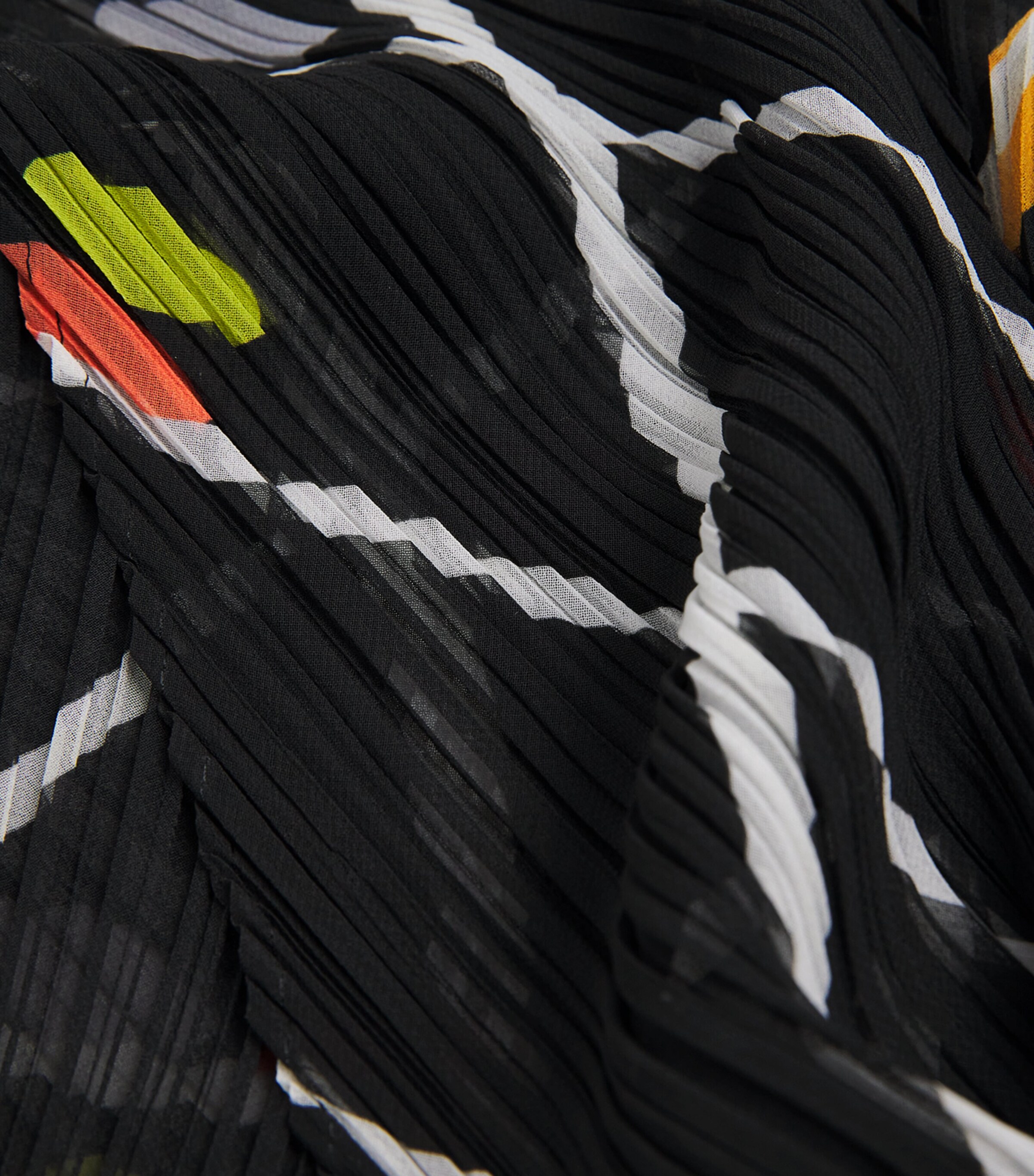 Pleats Please Issey Miyake Crossing Dots Scarf Black Image 4