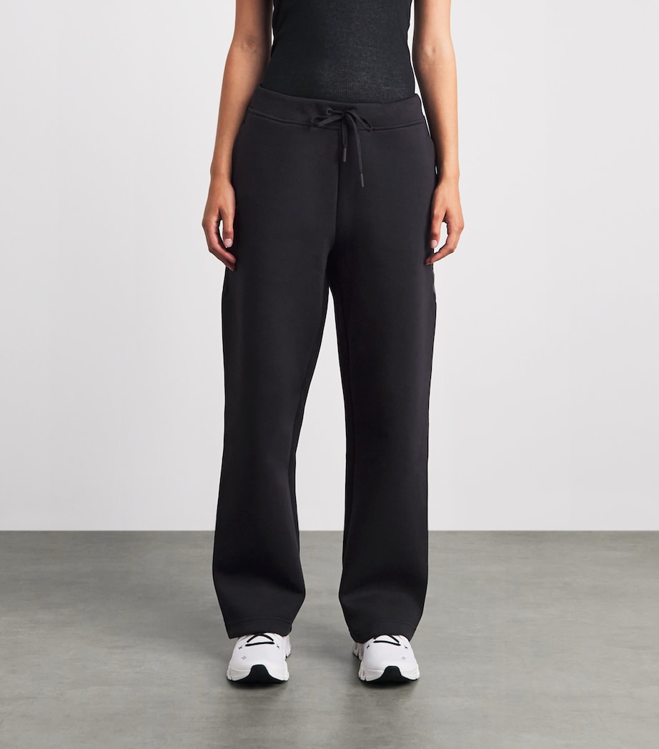 On Womens Focus Tech Sweatpants Black Image 4