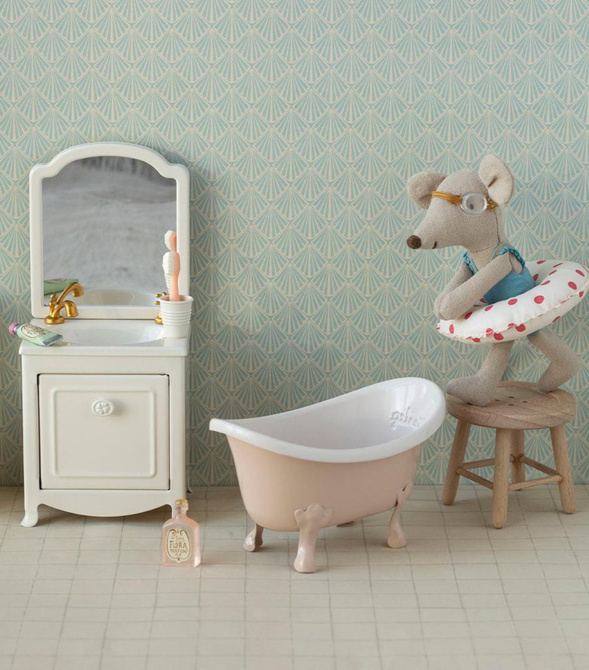 Maileg Mouse Bathtub Image 2