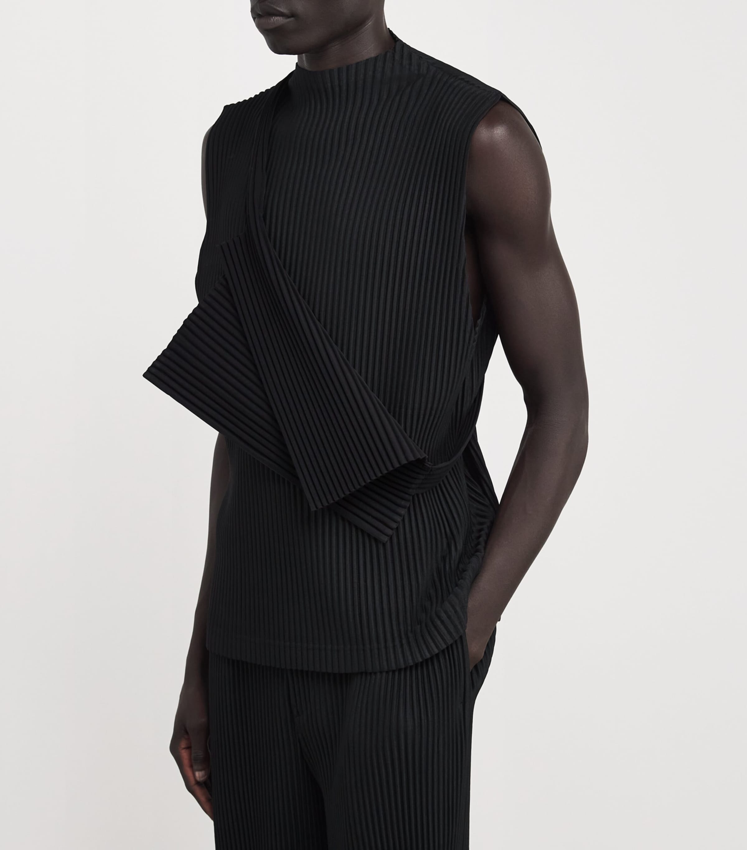バッグ HOMMEPLISSE ISSEYMIYAKE PLEATS CROSSBODY Homme Plissé Issey Miyake Men's Pleats Cross Body Bag in