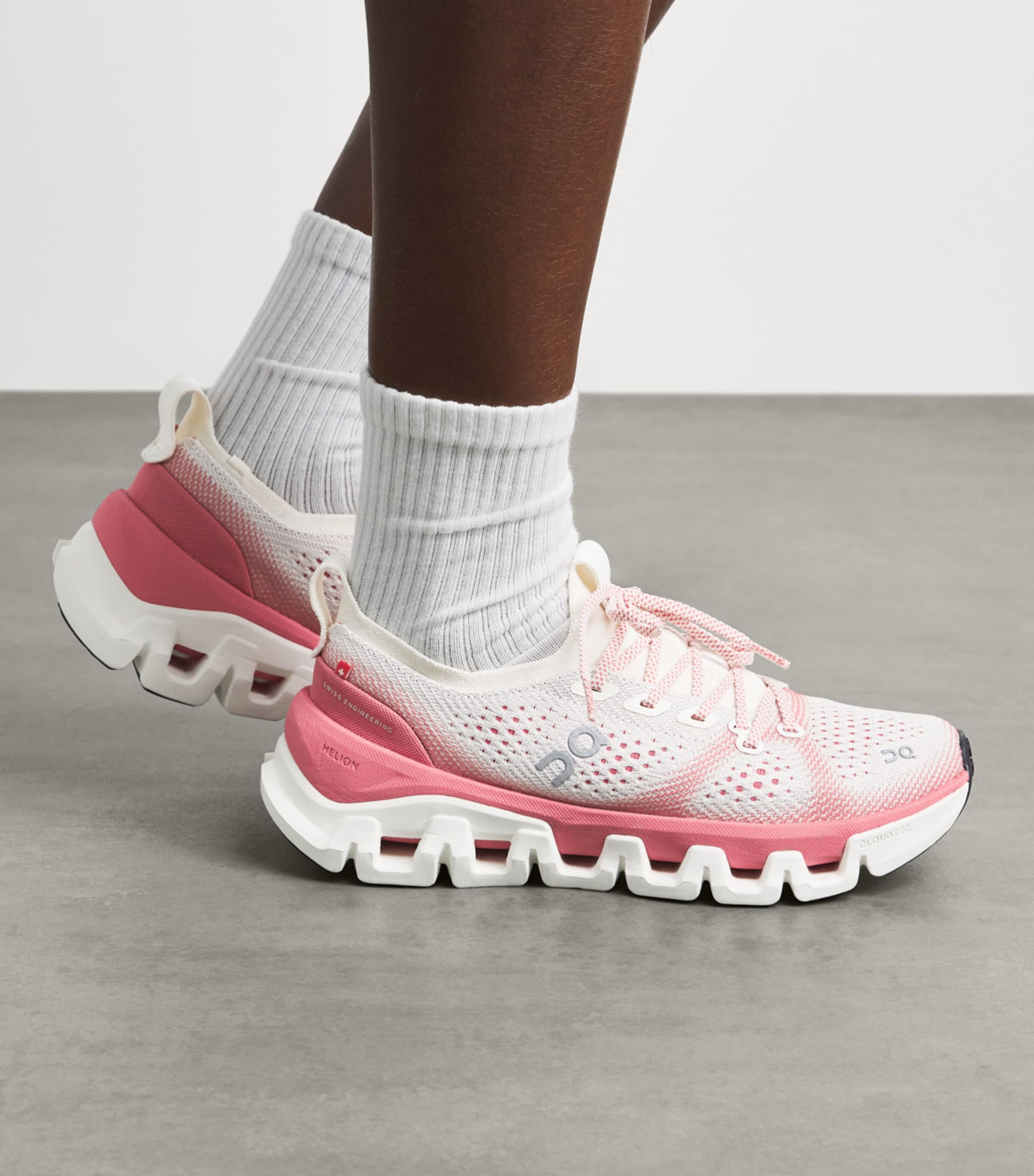 On Womens Cloud X Tempo Trainers Ivory | Camellia Image 4