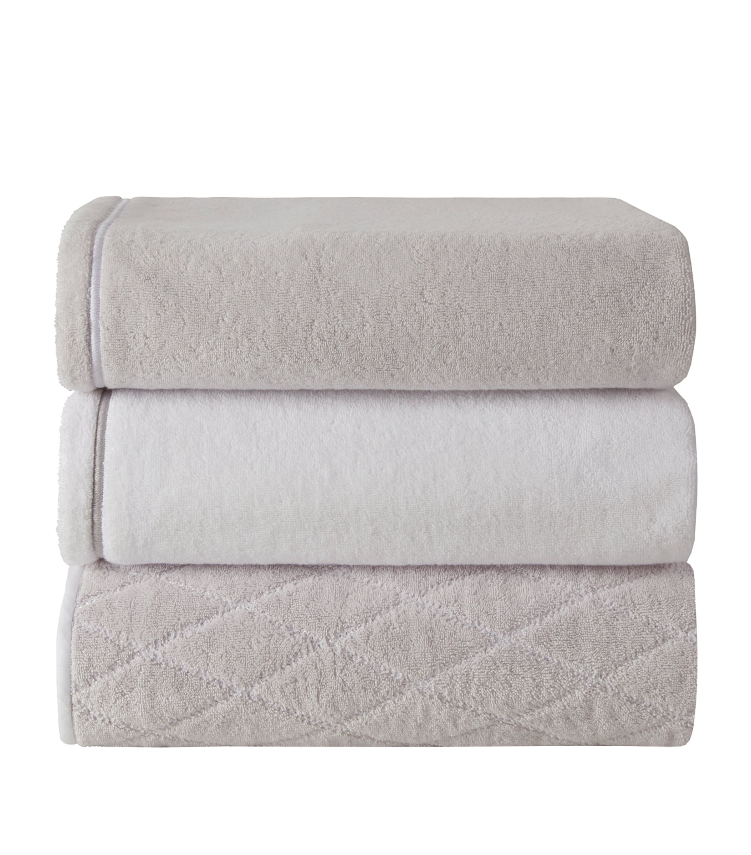 Shop Yves Delorme Couture Duetto Brume Bath Towel In Grey