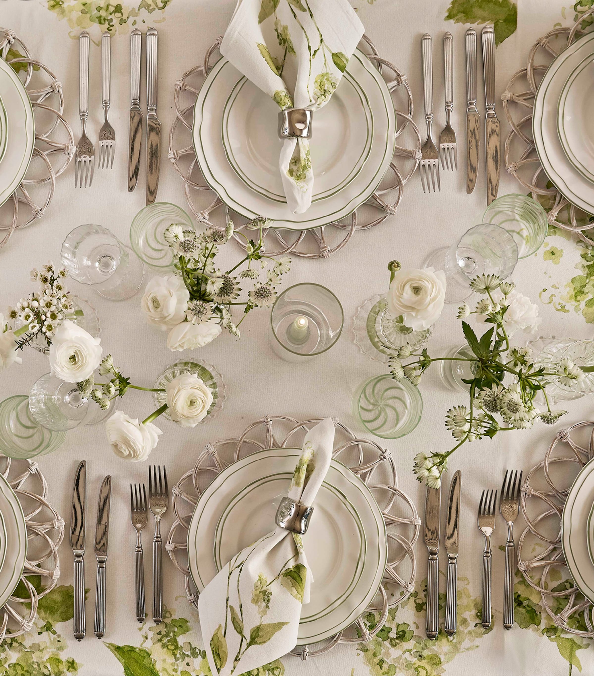 Set of 4 Mary-Clare The Hydrangea Napkins (50cm x 50cm) WHITE/ GREEN Image 2