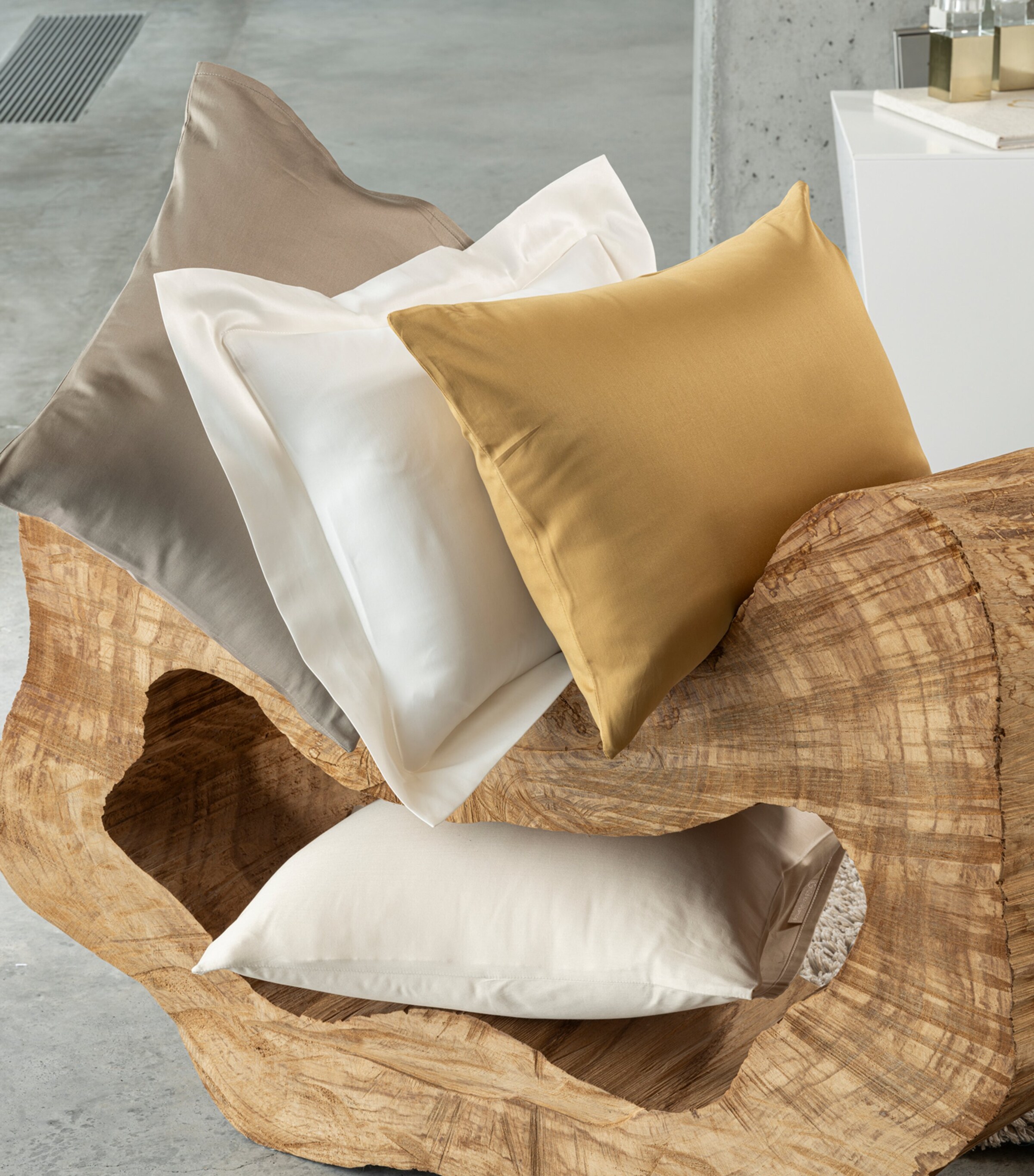 Celso De Lemos Egyptian Cotton Secret King Fitted Sheet (150cm x 200cm) Amande Image 5