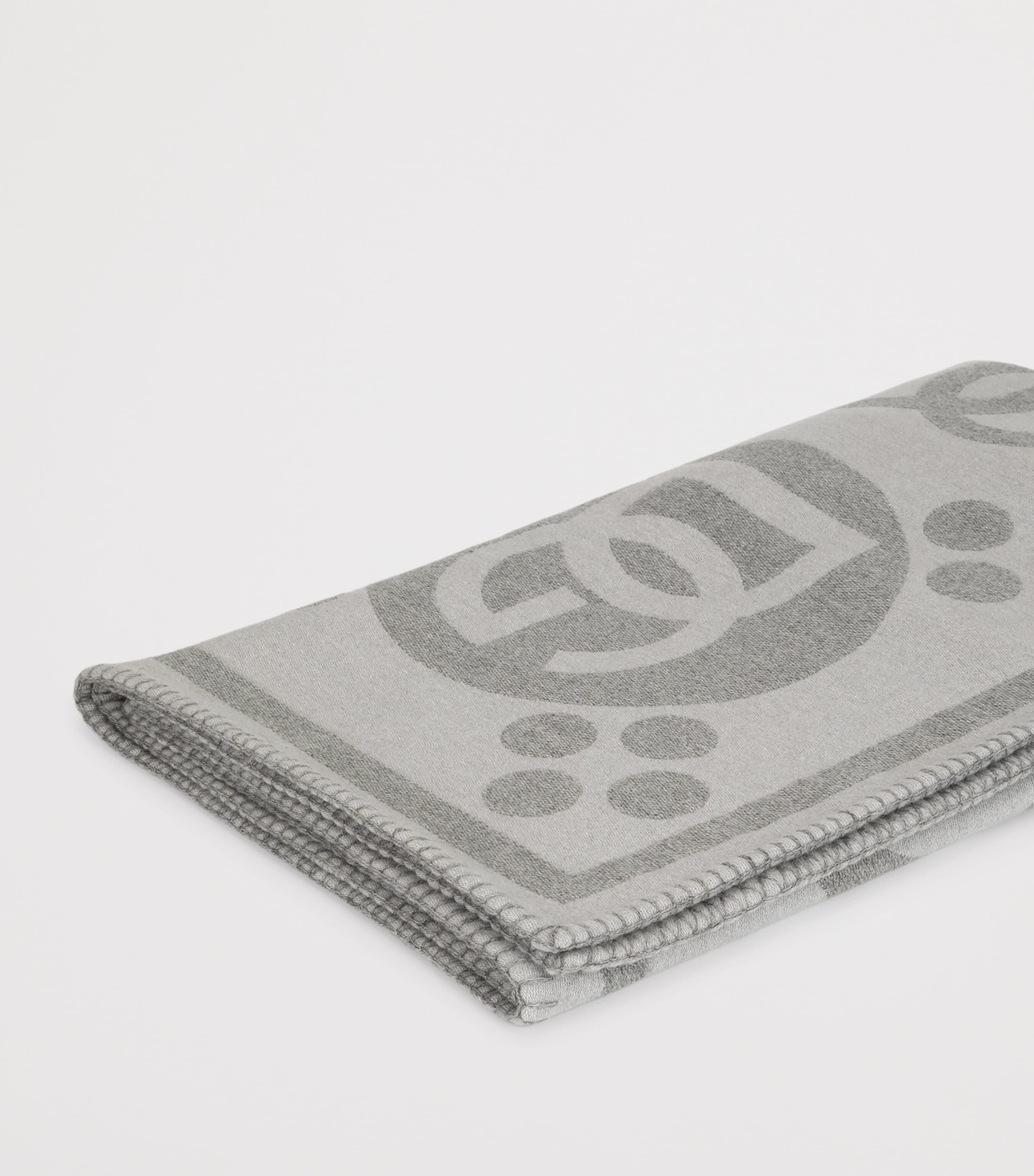 Wool Logo Jacquard Throw (140cm x 180cm) U0060-GRIGIO CHIARO Image 4