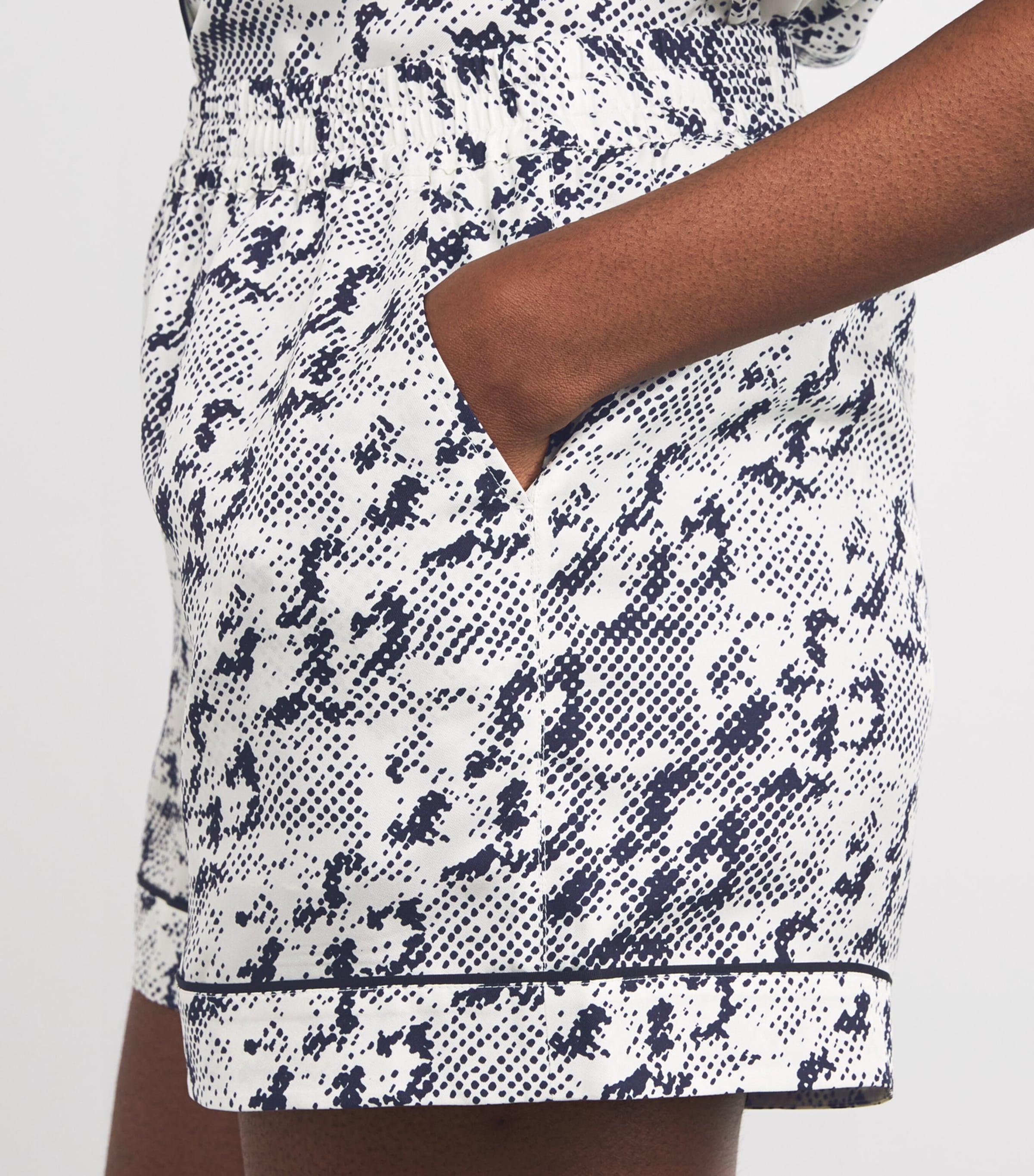 ショートパンツ Tory Burch Printed Silk Shorts Tory Burch Silk Printed Shorts | Lyst