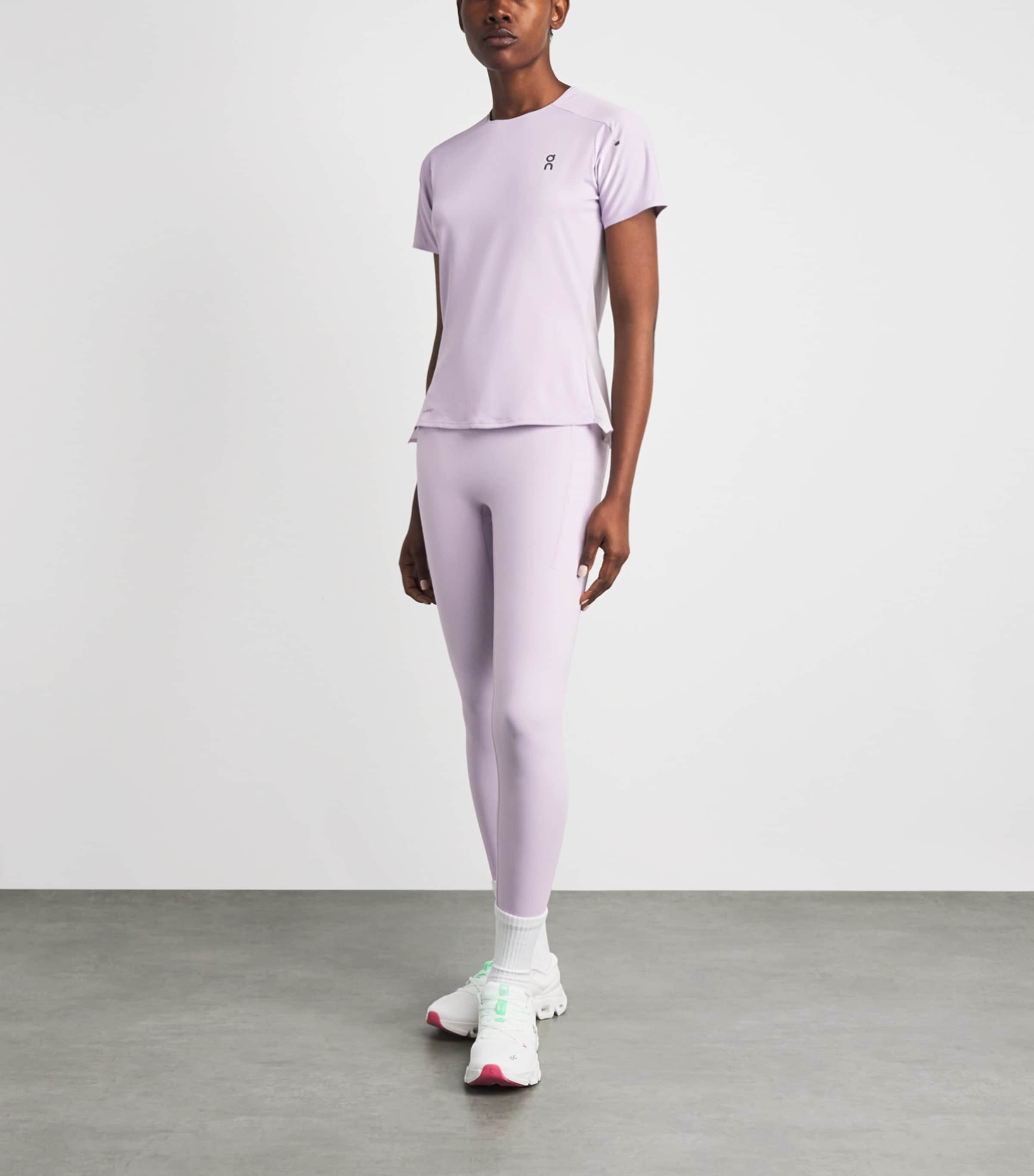 On Womens Performance T-Shirt Foxglove | Orchid Image 2