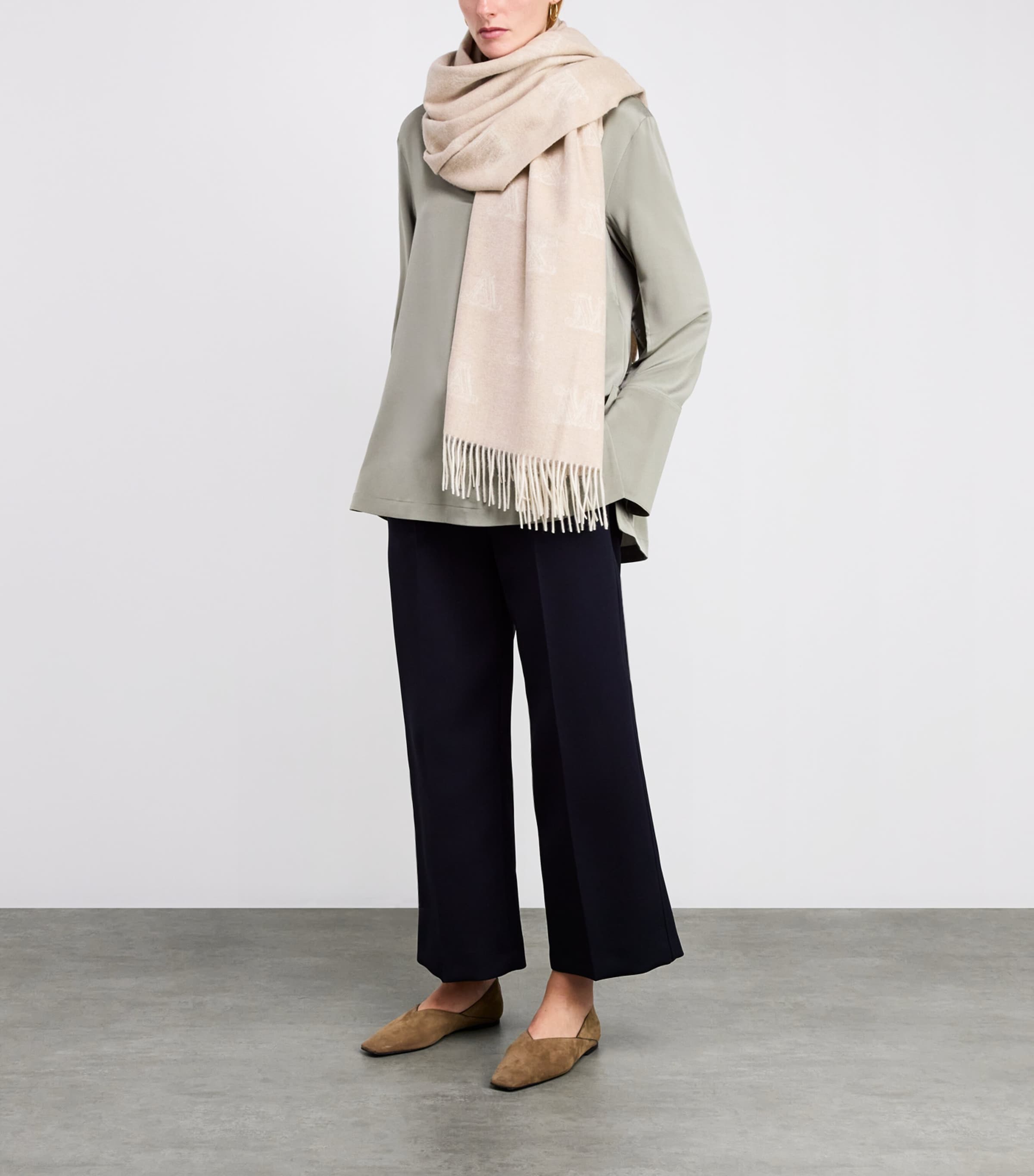 Cashmere Monogram Scarf BEIGE Image 3