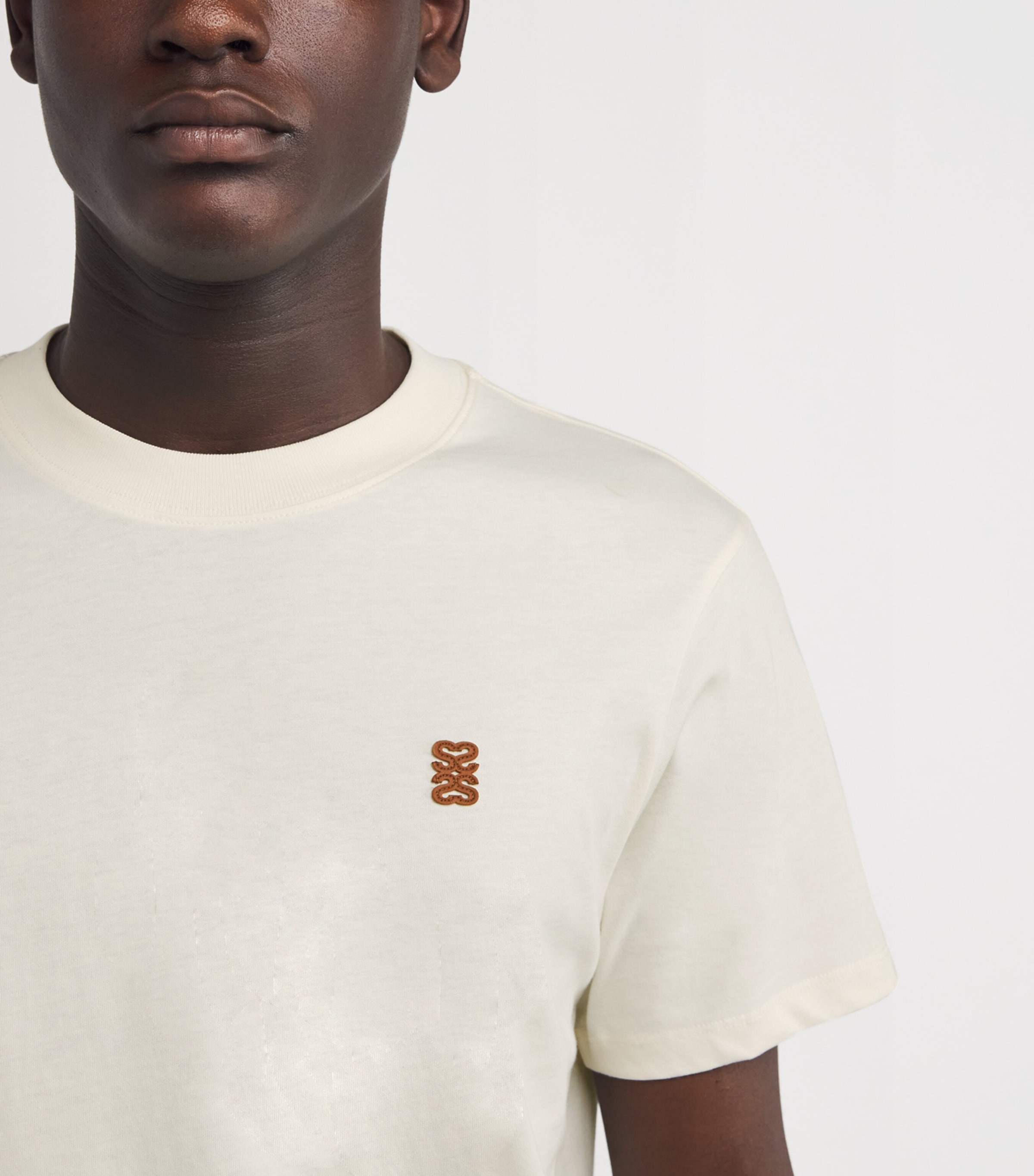 Cotton Logo-Patch T-Shirt BUTTER CREAM Image 6