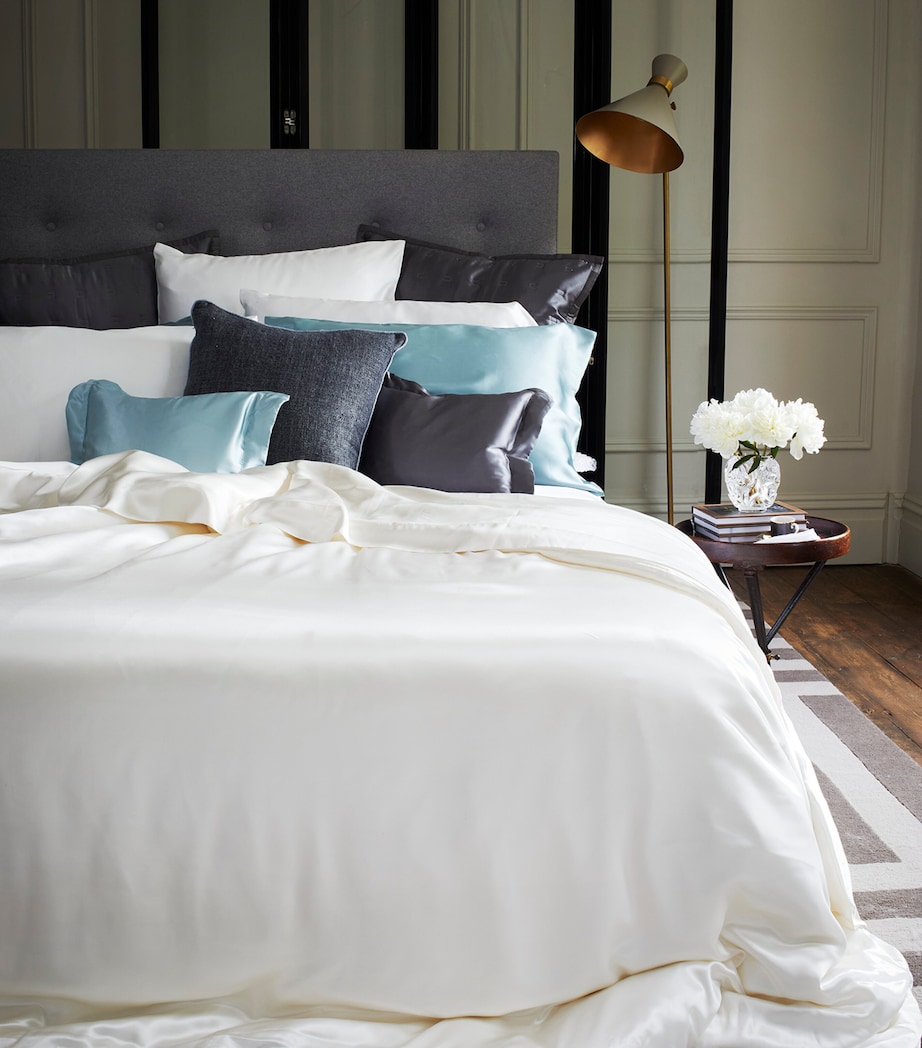 Silk Double Duvet Cover (200cm x 200cm) IVORY Image 2