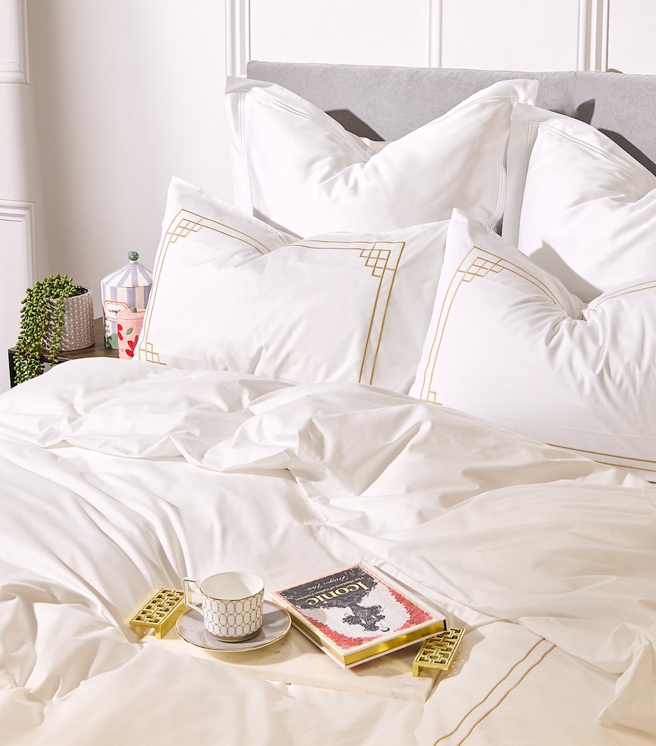 Hendon Super King Duvet Cover Set (260cm x 220cm) WHITE Image 4