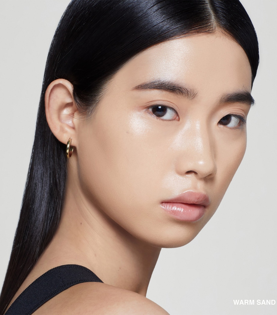 Intensive Serum Foundation SPF 40 - WARM SAND Image 4