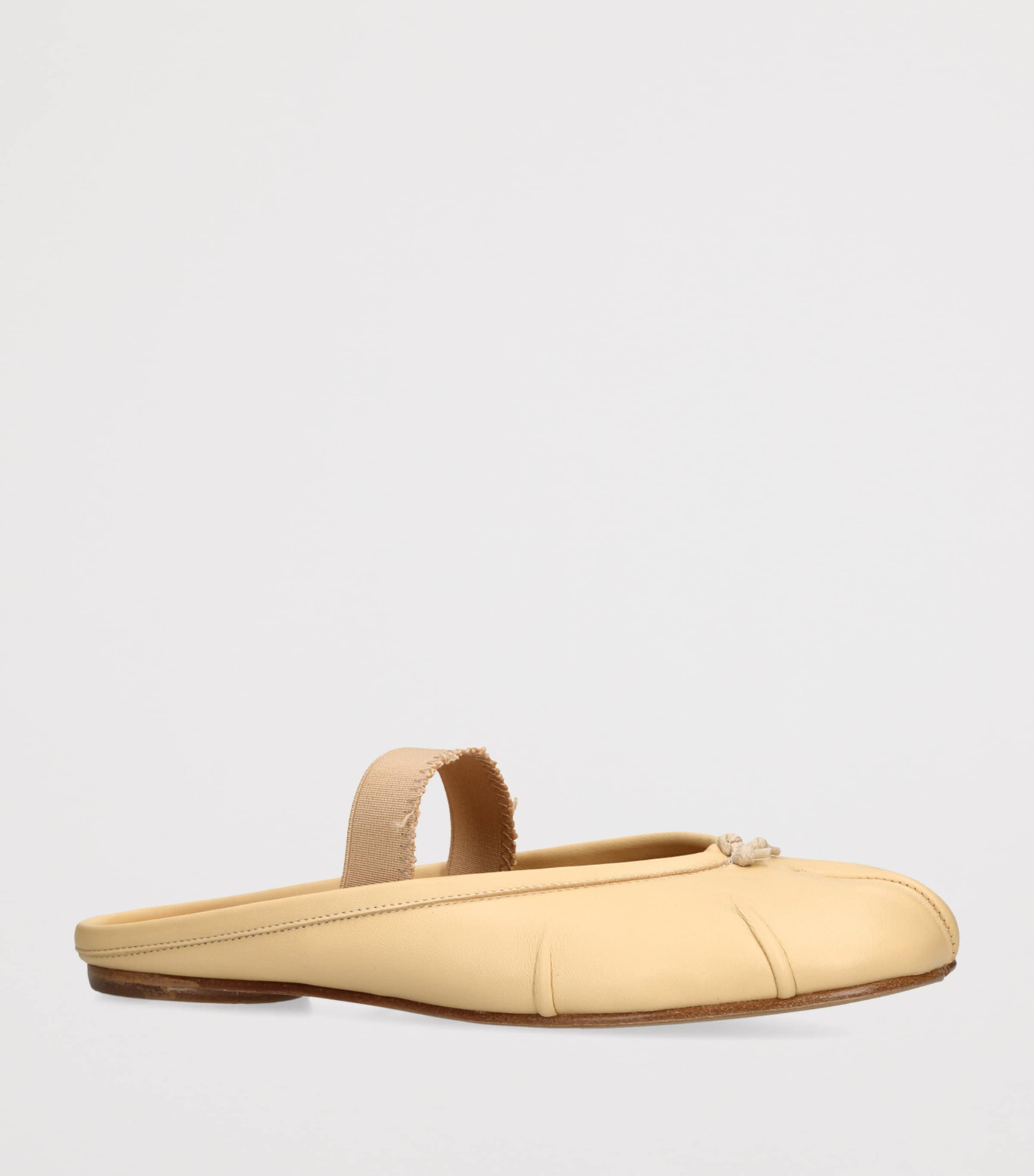 【MAISON MARGIELA/メゾン マルジェラ】 BALLET MULE Maison Margiela Tabi Ballerina Mule Elastic Band - White – Kith