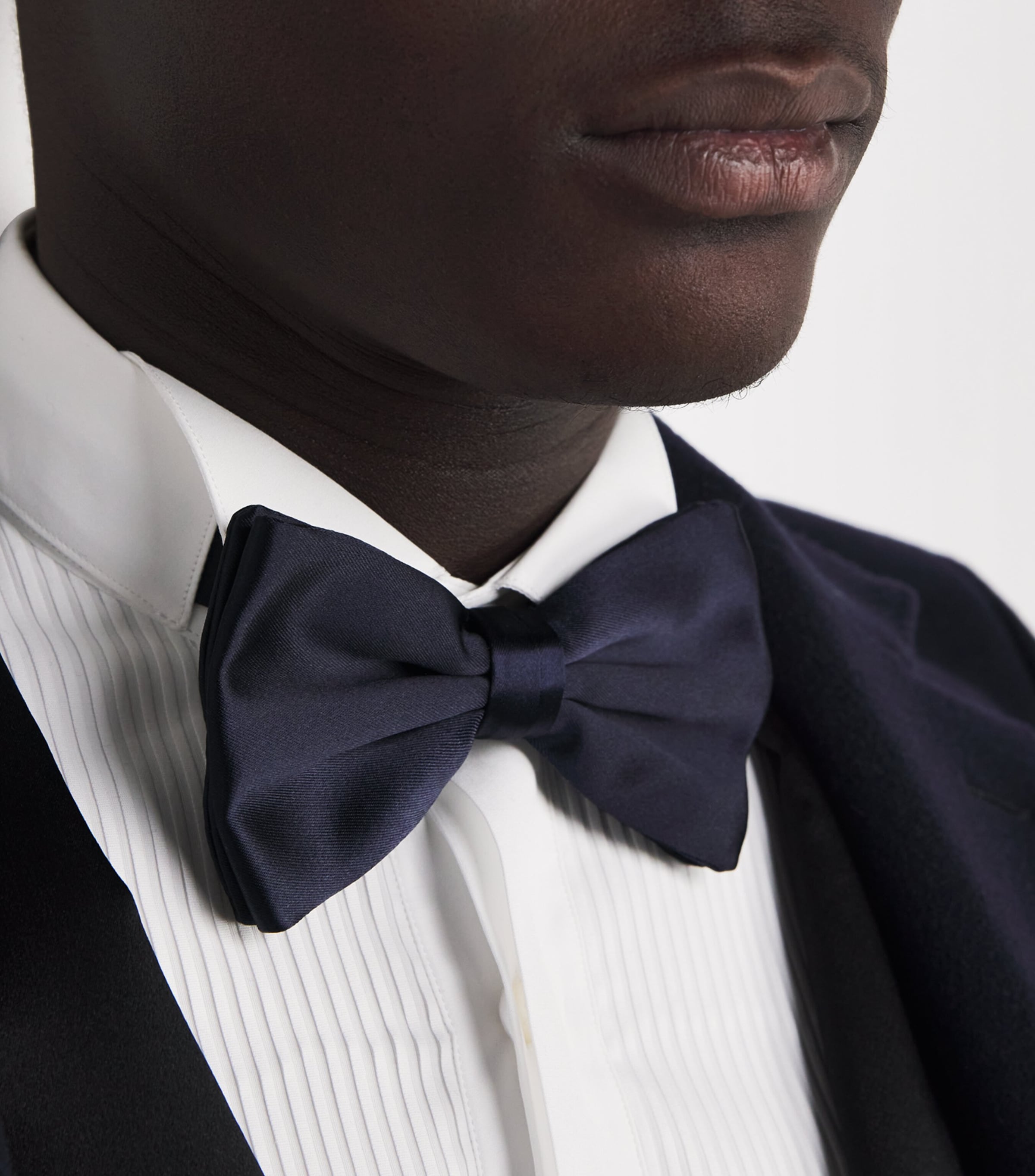 Large Silk Pre-Tied Bowtie 00036 Image 3
