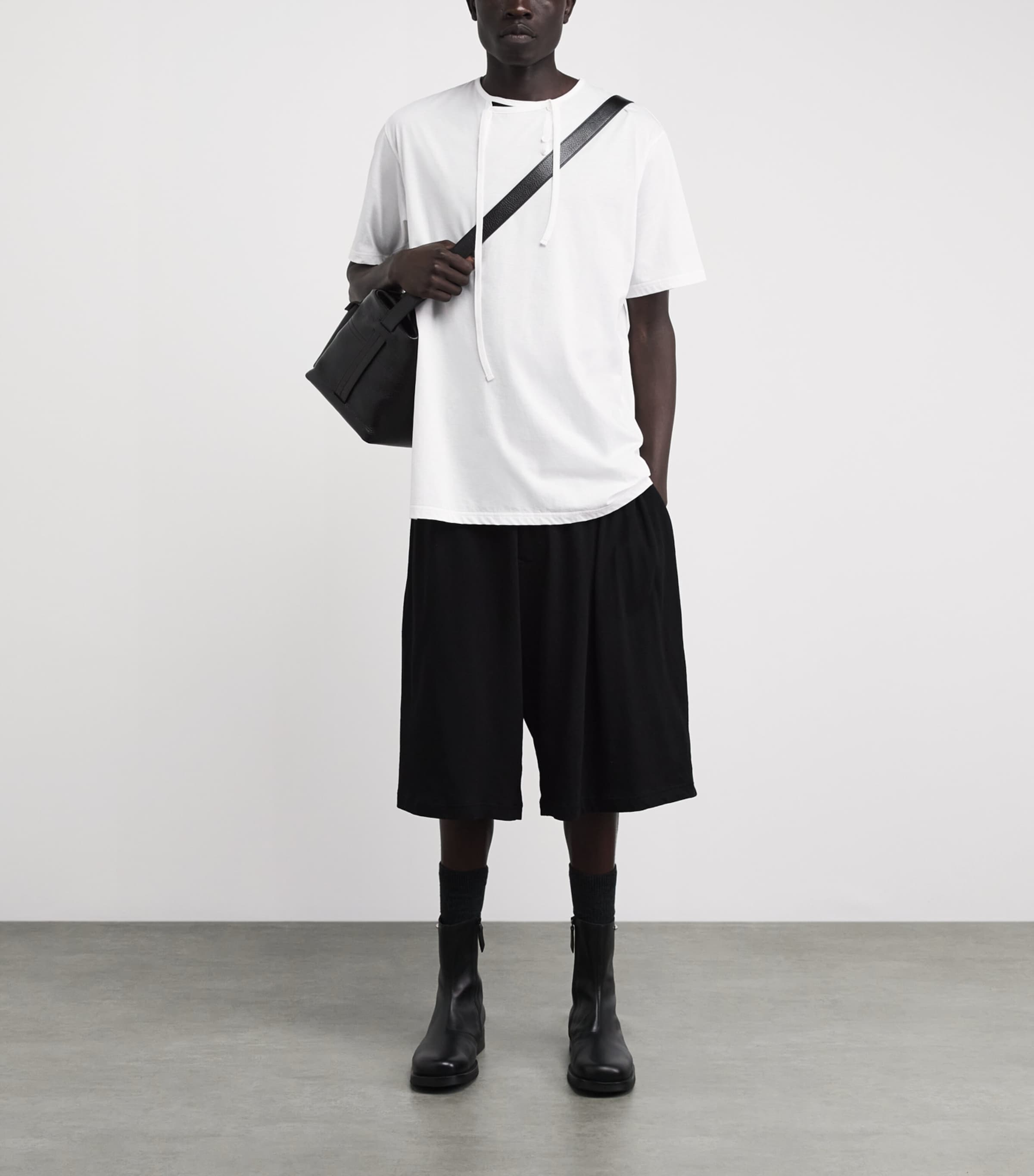 Yohji Yamamoto Mens Cotton-Linen Elasticated Shorts Black Image 2