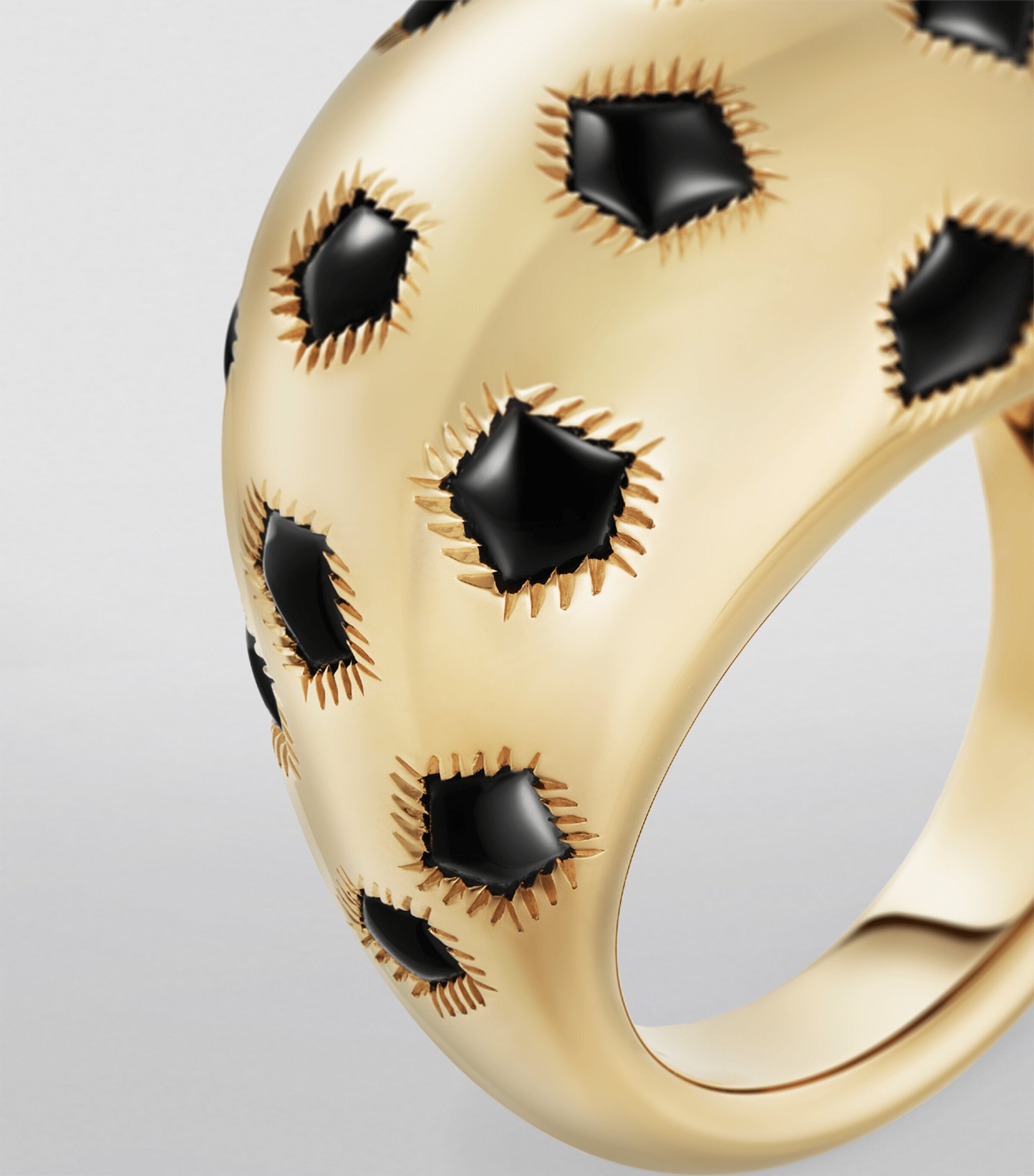 Yellow Gold and Onyx Panthère de Cartier Ring YELLOW GOLD Image 4