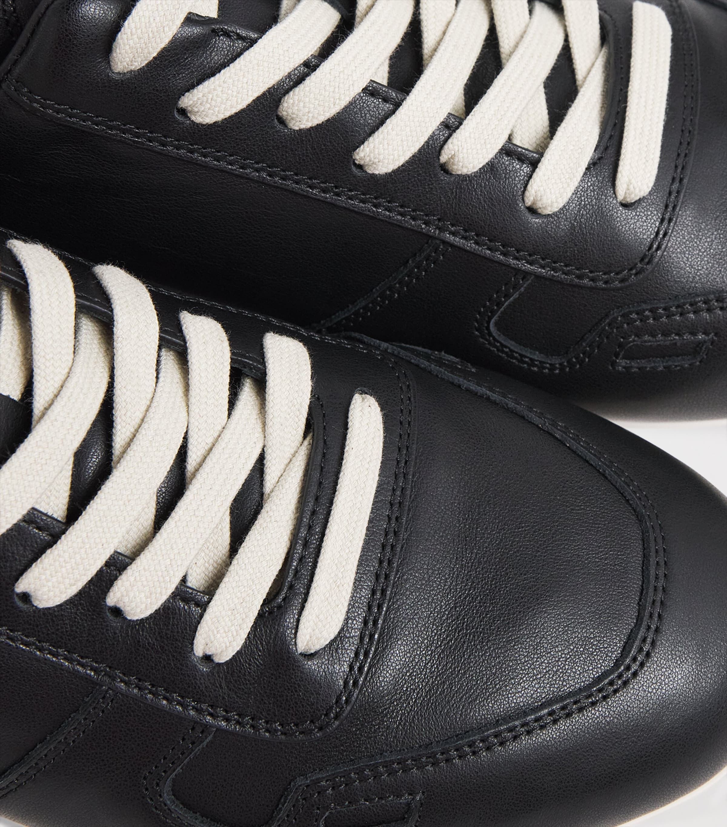 Leather Minimal Low-Top Sneakers BLACK/MILK/MILK Image 7