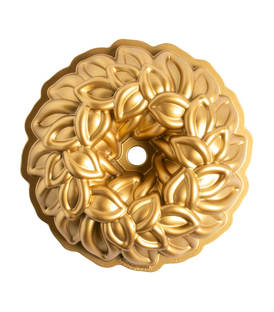 Nordic Ware Laurel Wreath Bundt Pan Gold Image 3