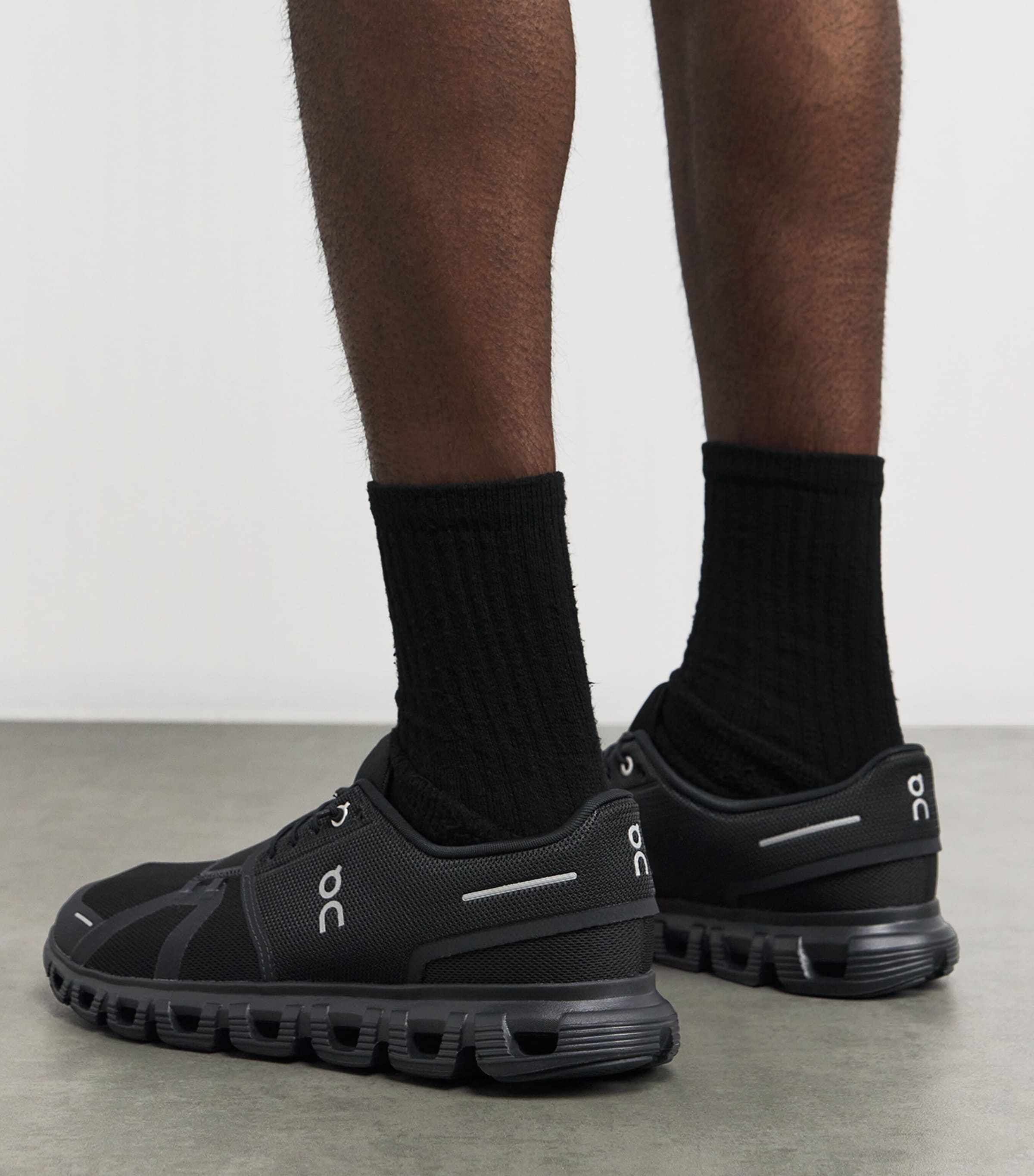 On Mens Cloud 6 Trainers Black | Black Image 2