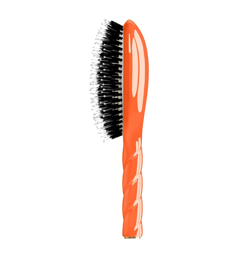 N.03 The Essential Soft Hair Brush ORANGE Image 2