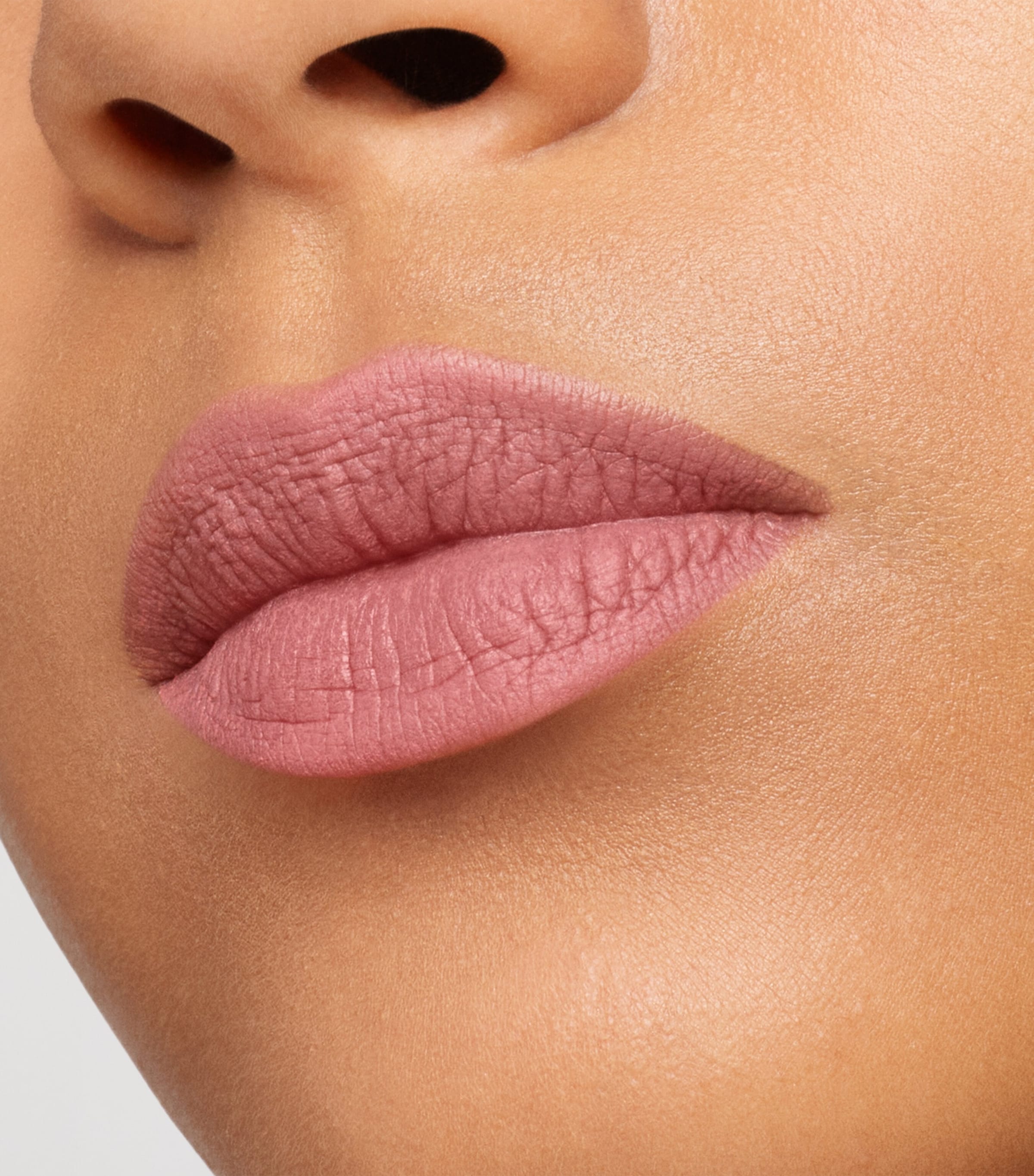 TOM FORD Liquid Lip Luxe Matte Rose Dusk Image 3