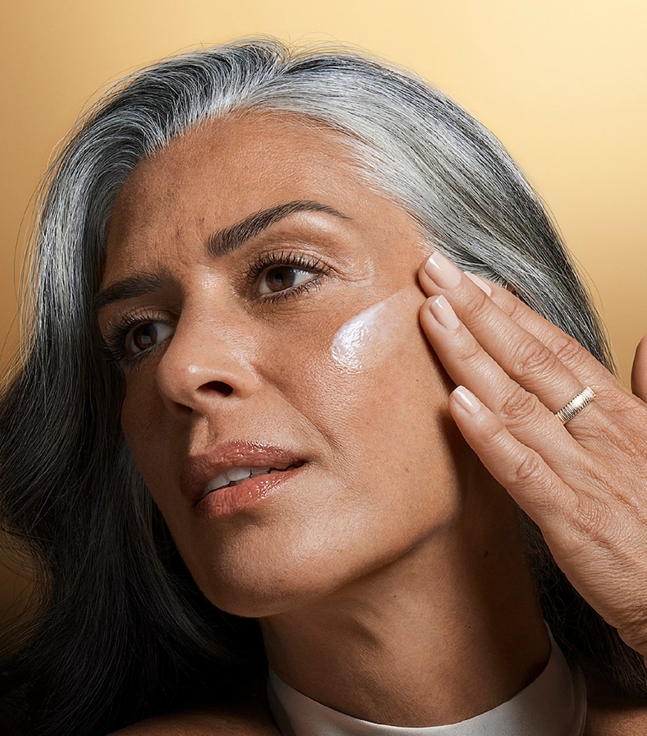 Re-Nutriv Ultimate Diamond Transformative Brilliance Soft Creme (50ml) - Refill NO COLOUR Image 3