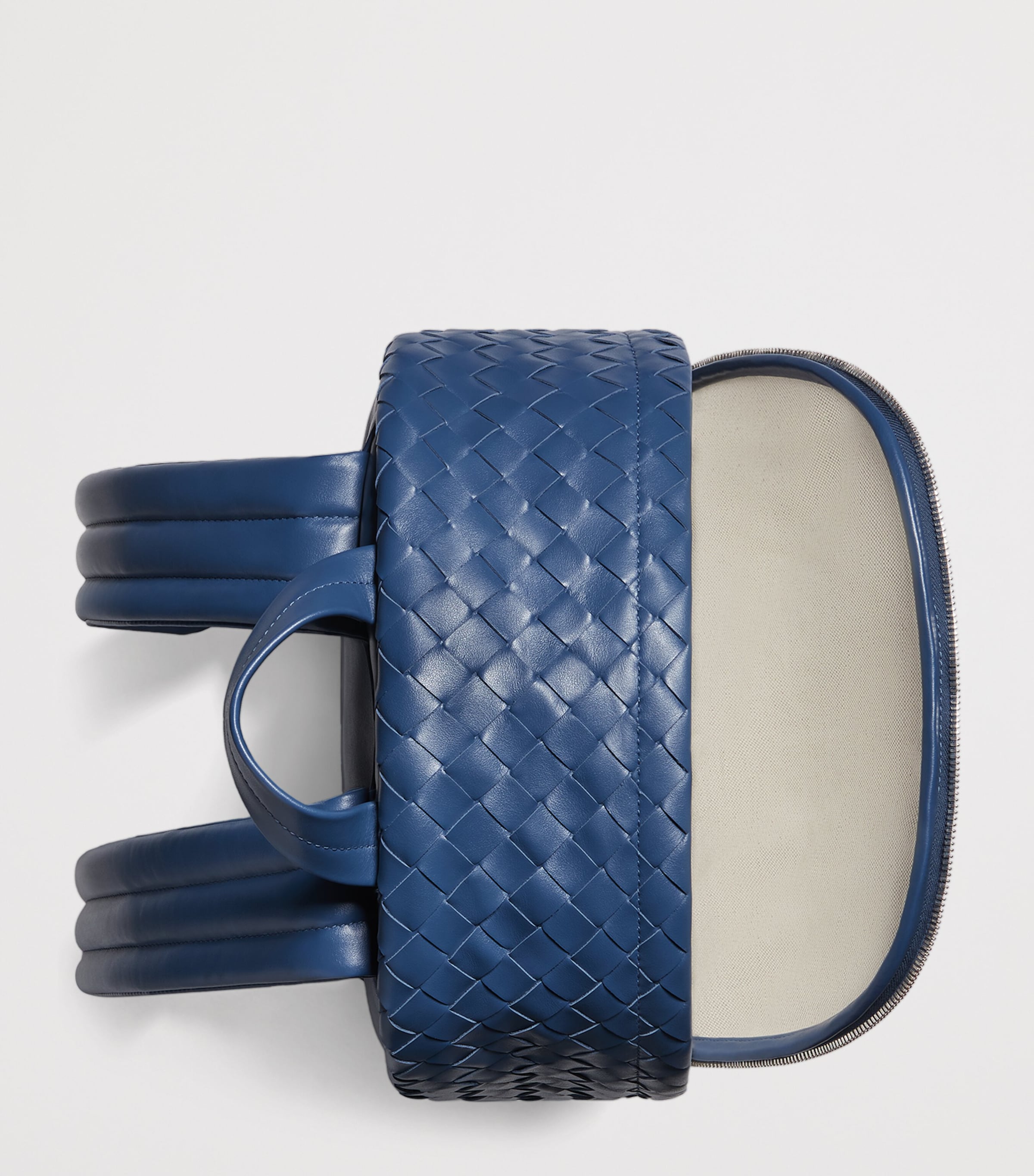 Bottega Veneta Mens Calfskin Intrecciato Backpack Image 5