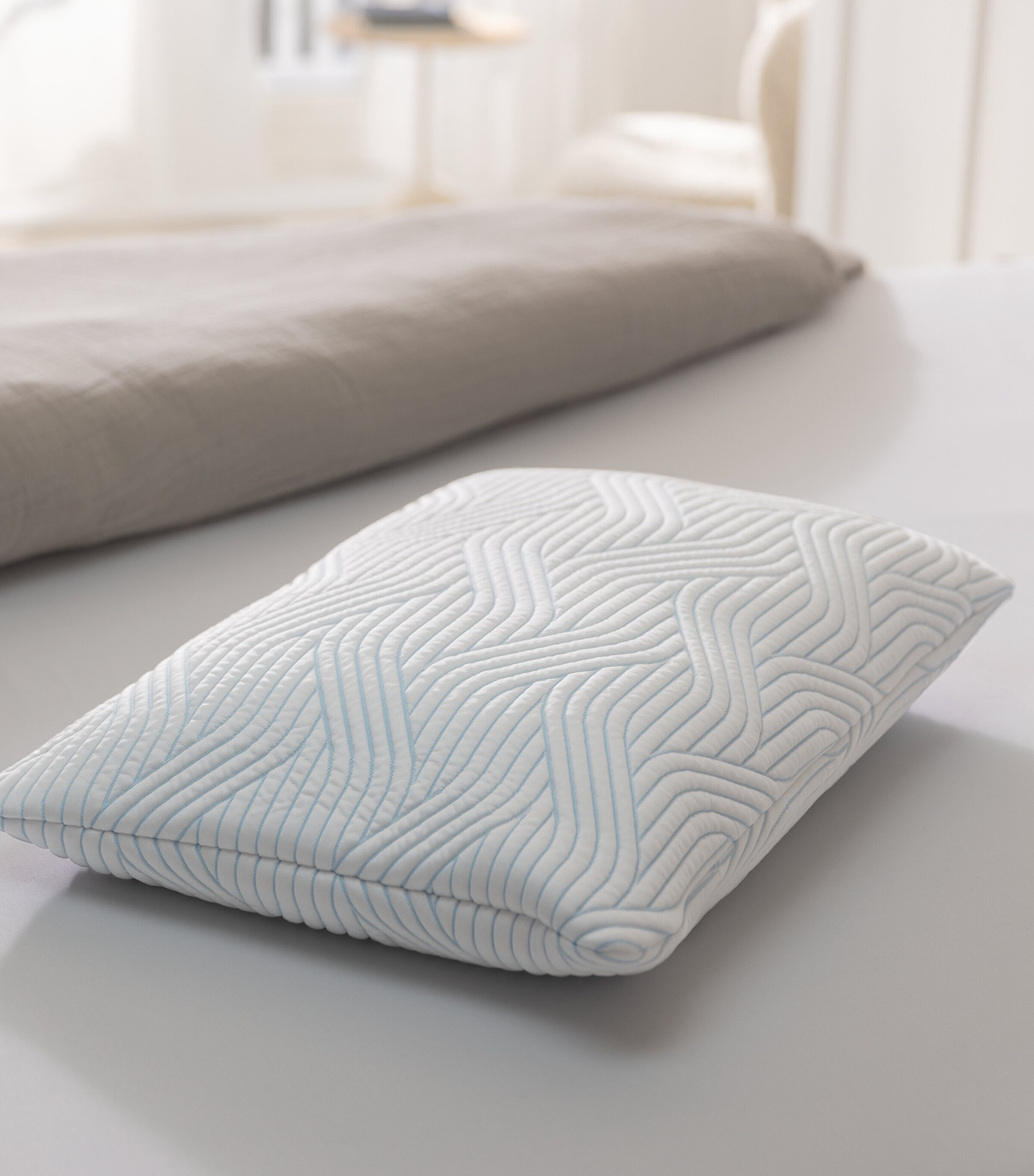 Medium SmartCool Pillow (50cm x 74cm) WHITE Image 4