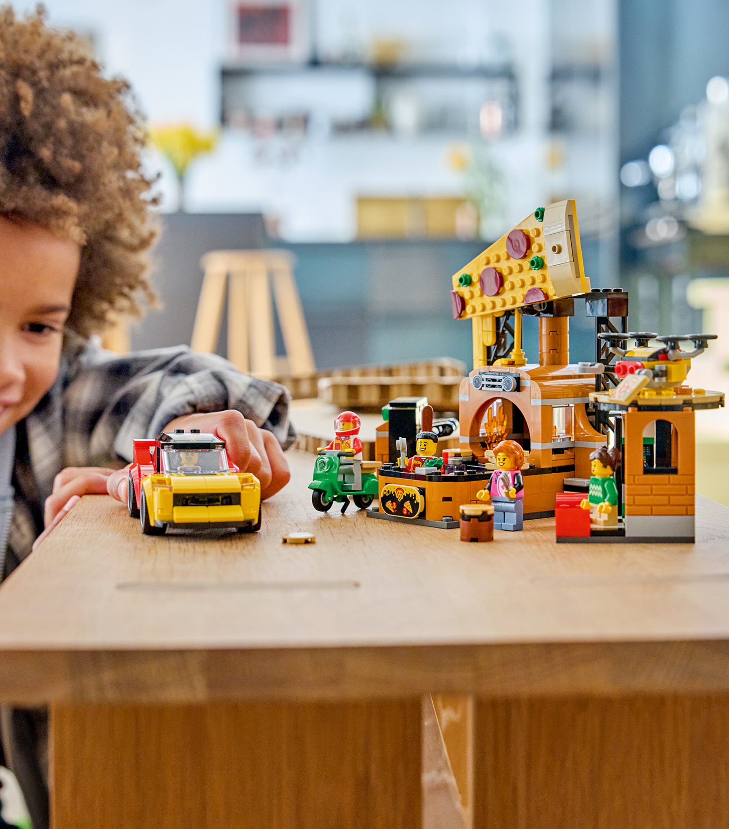 Lego LEGO City Pizza Delivery Experience with Vehicles 60496 Image 4