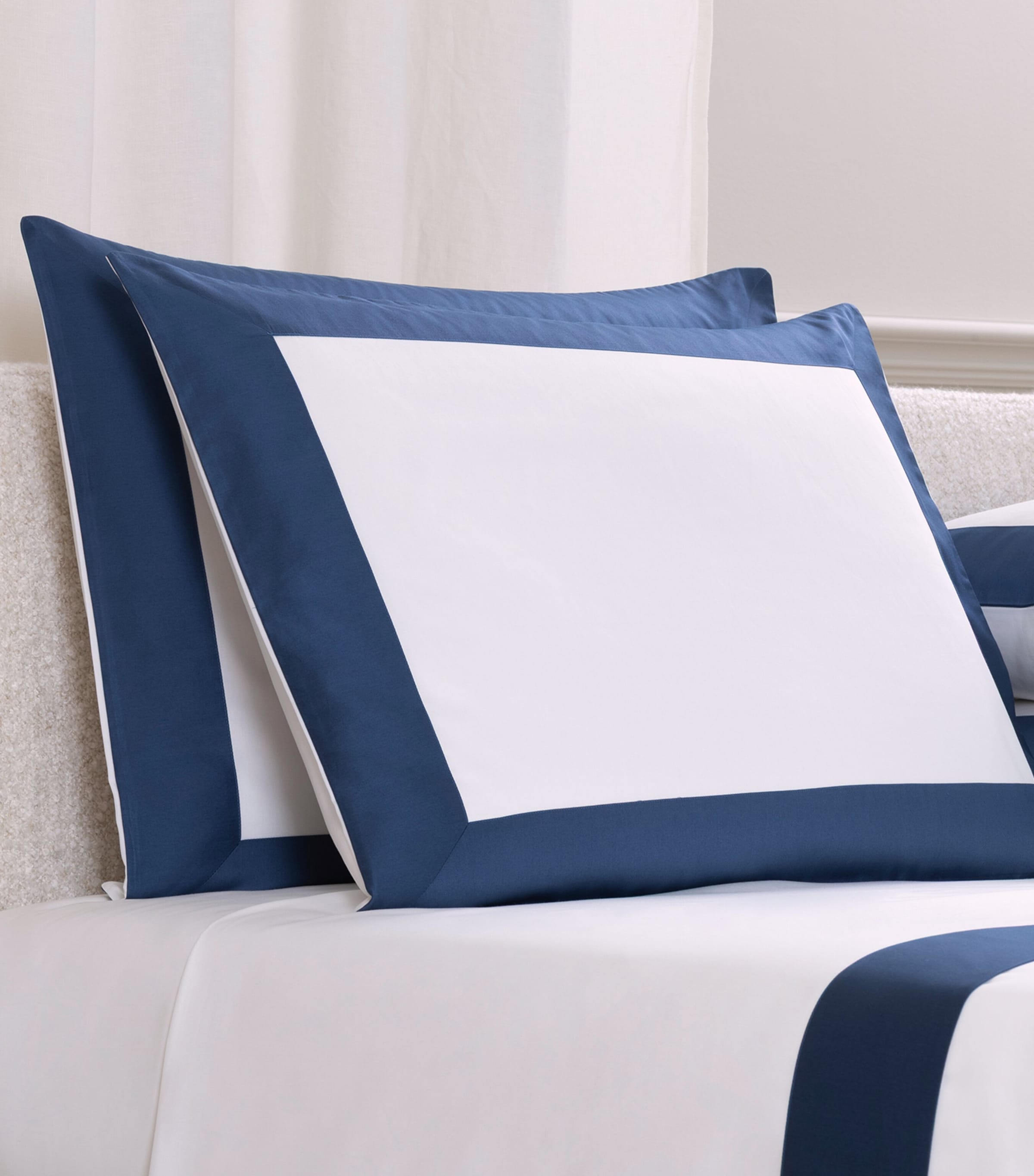Frette Cotton Bold Pillowcase (53cm x 94cm) Milk/indigo B Image 1