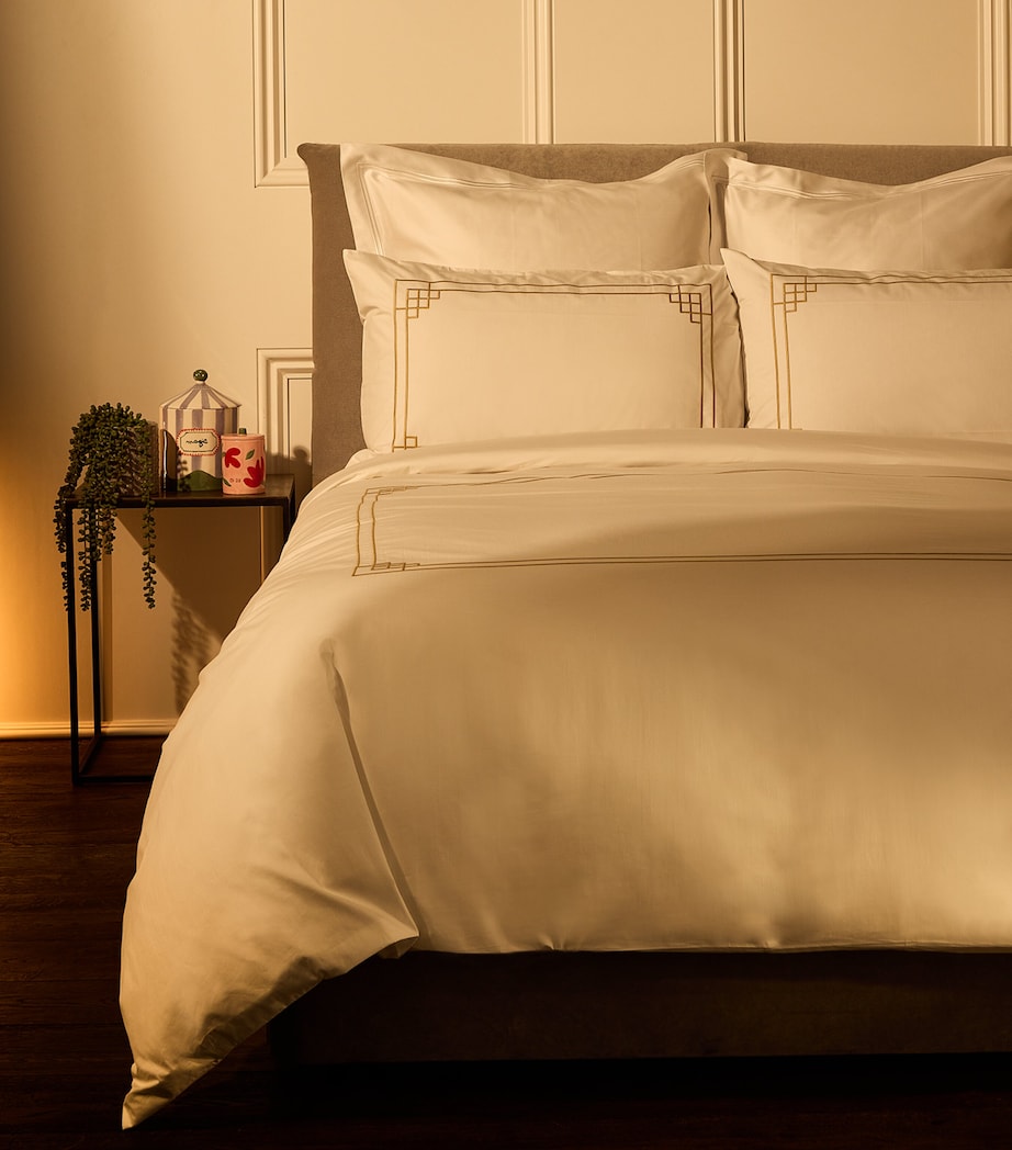 Hendon Super King Duvet Cover Set (260cm x 220cm) WHITE Image 2